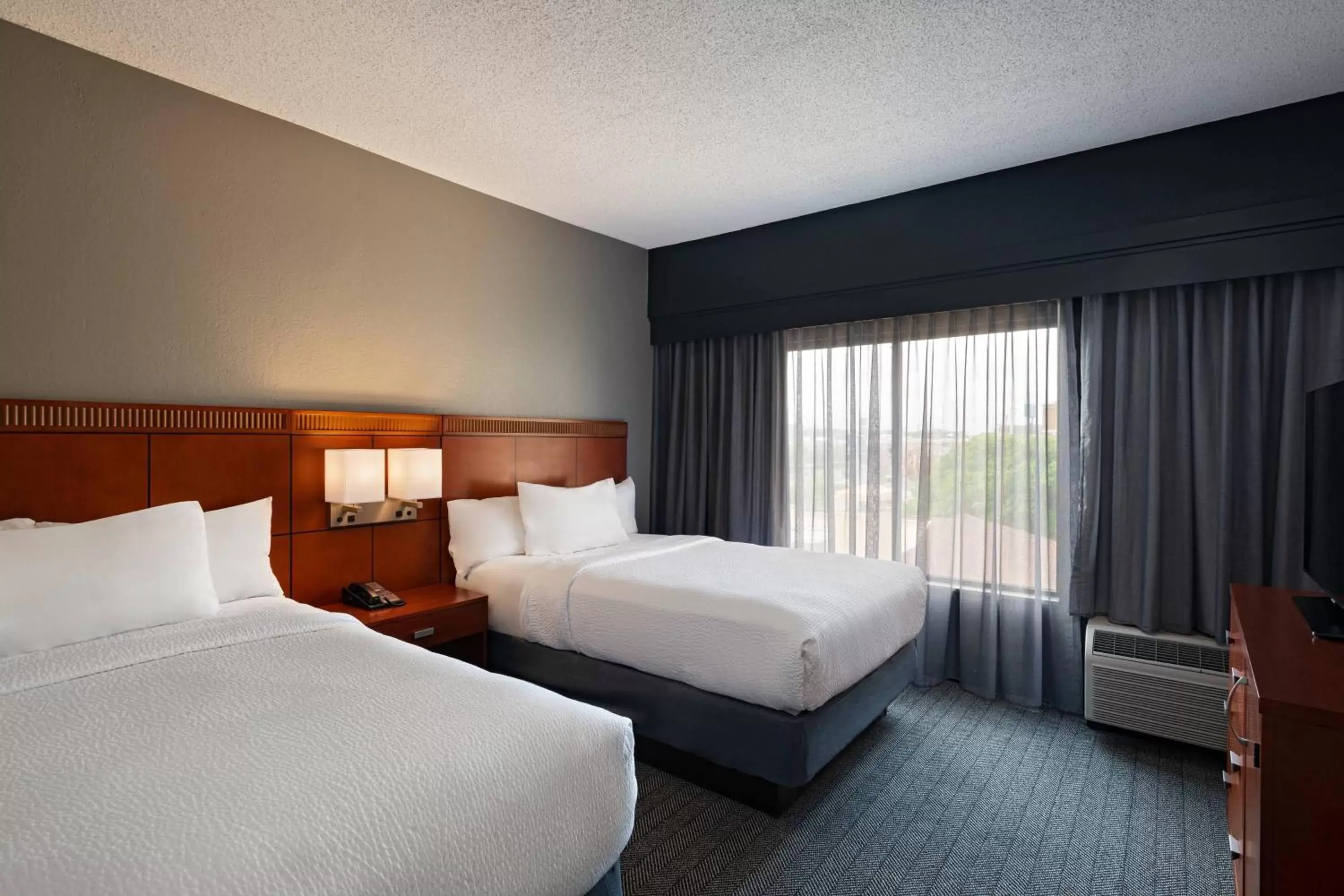 Bedroom, Bed in Courtyard by Marriott San Antonio Airport