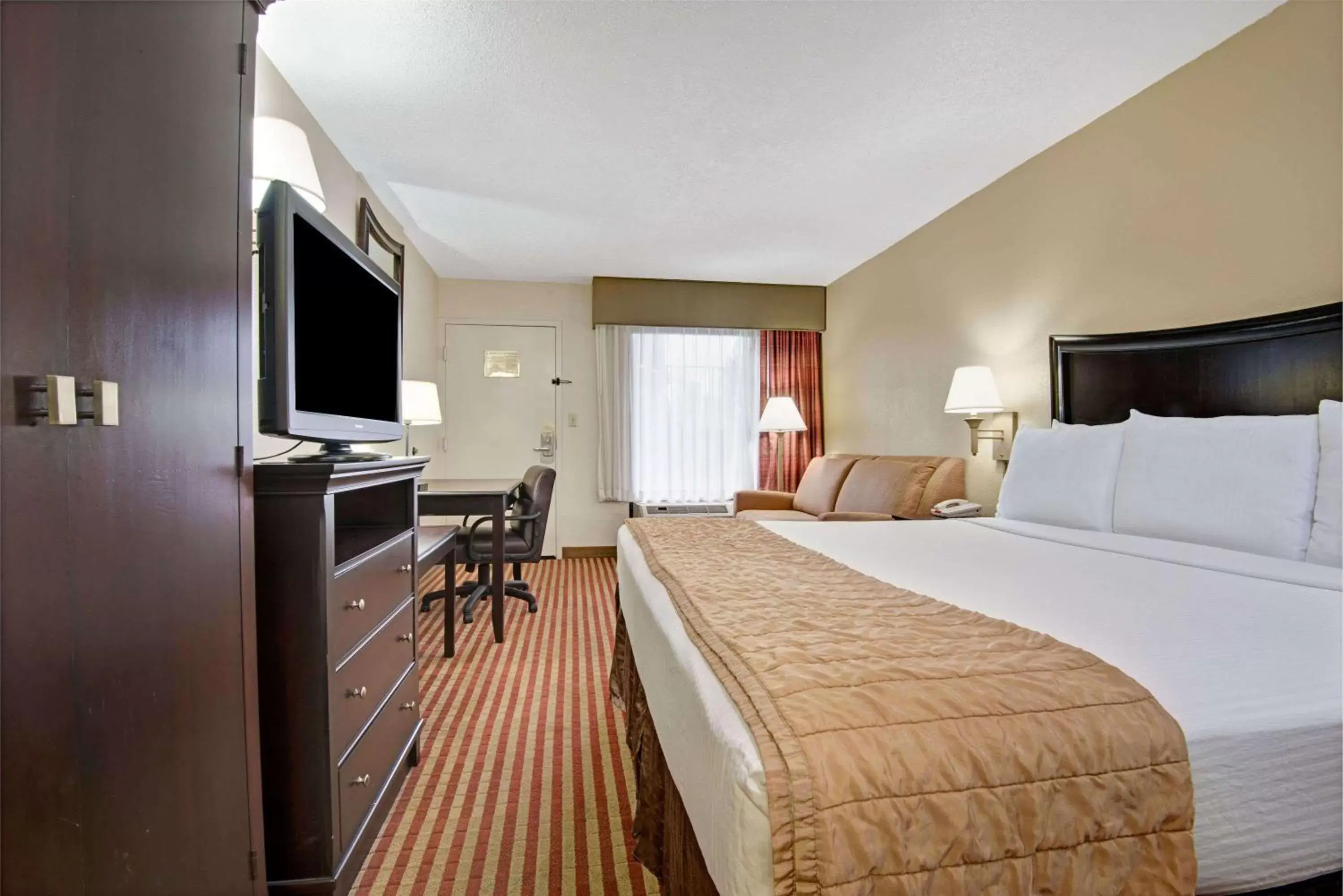 Photo of the whole room in Baymont by Wyndham Nashville Airport
