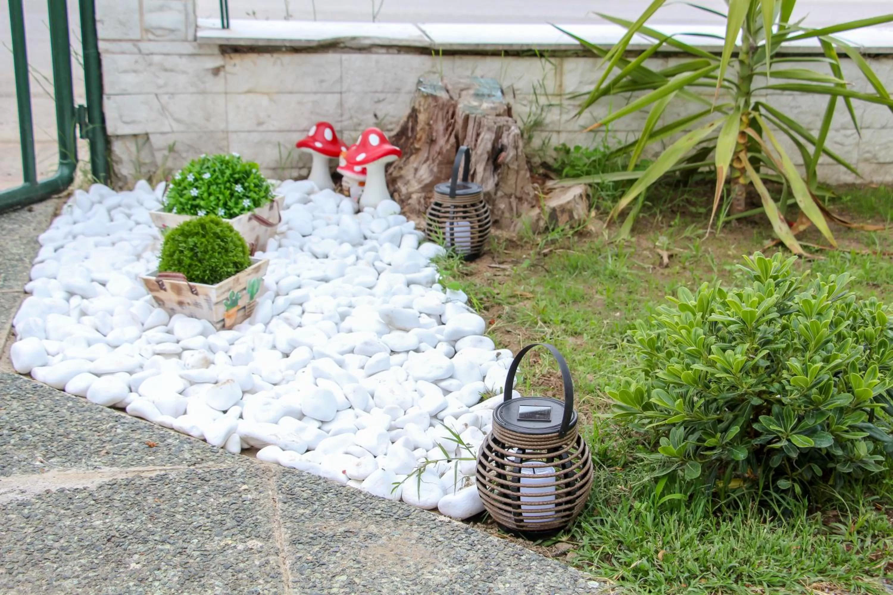 Lamprini's Deluxe Studios