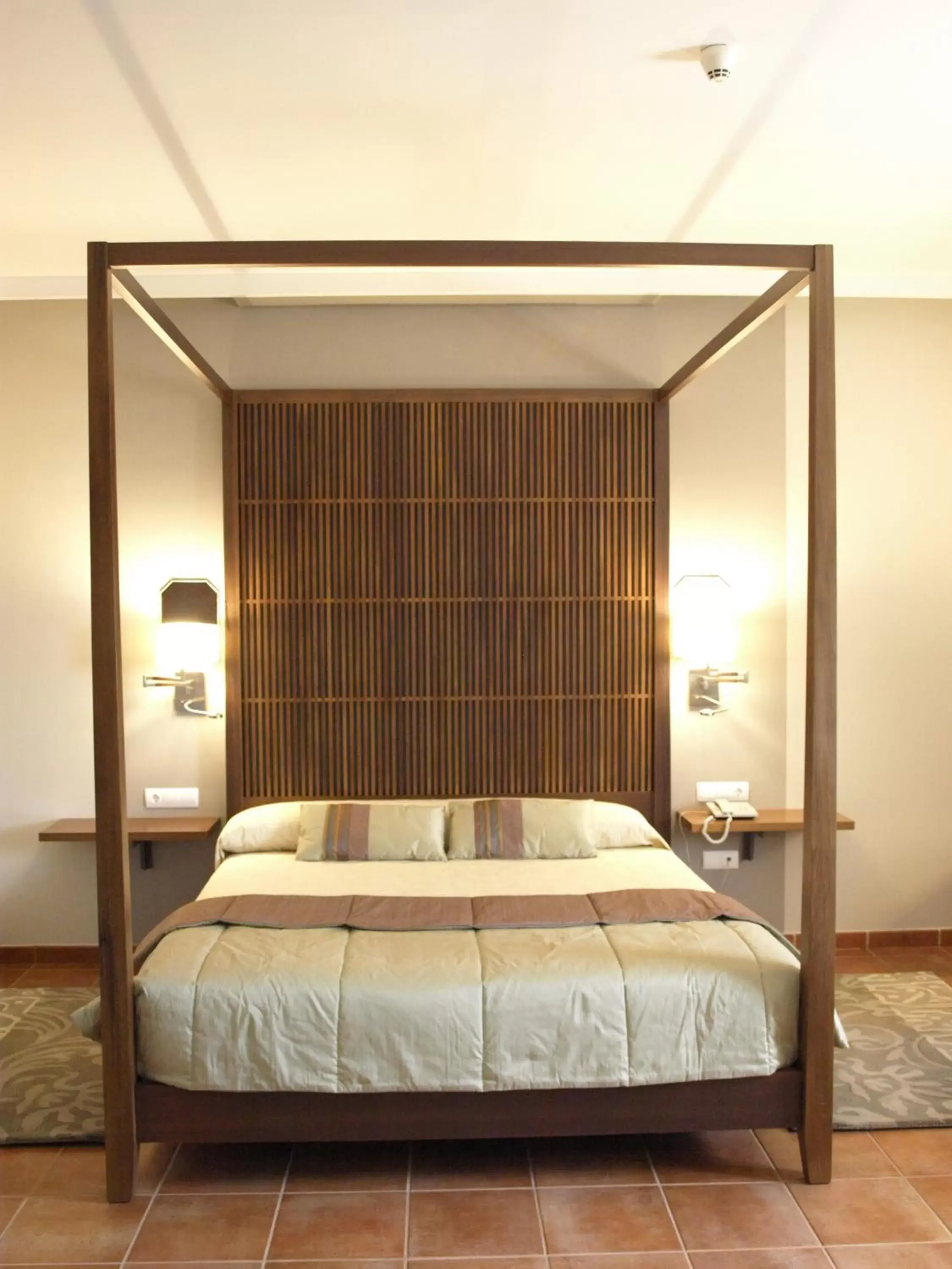 Photo of the whole room, Bed in Parador de Lorca