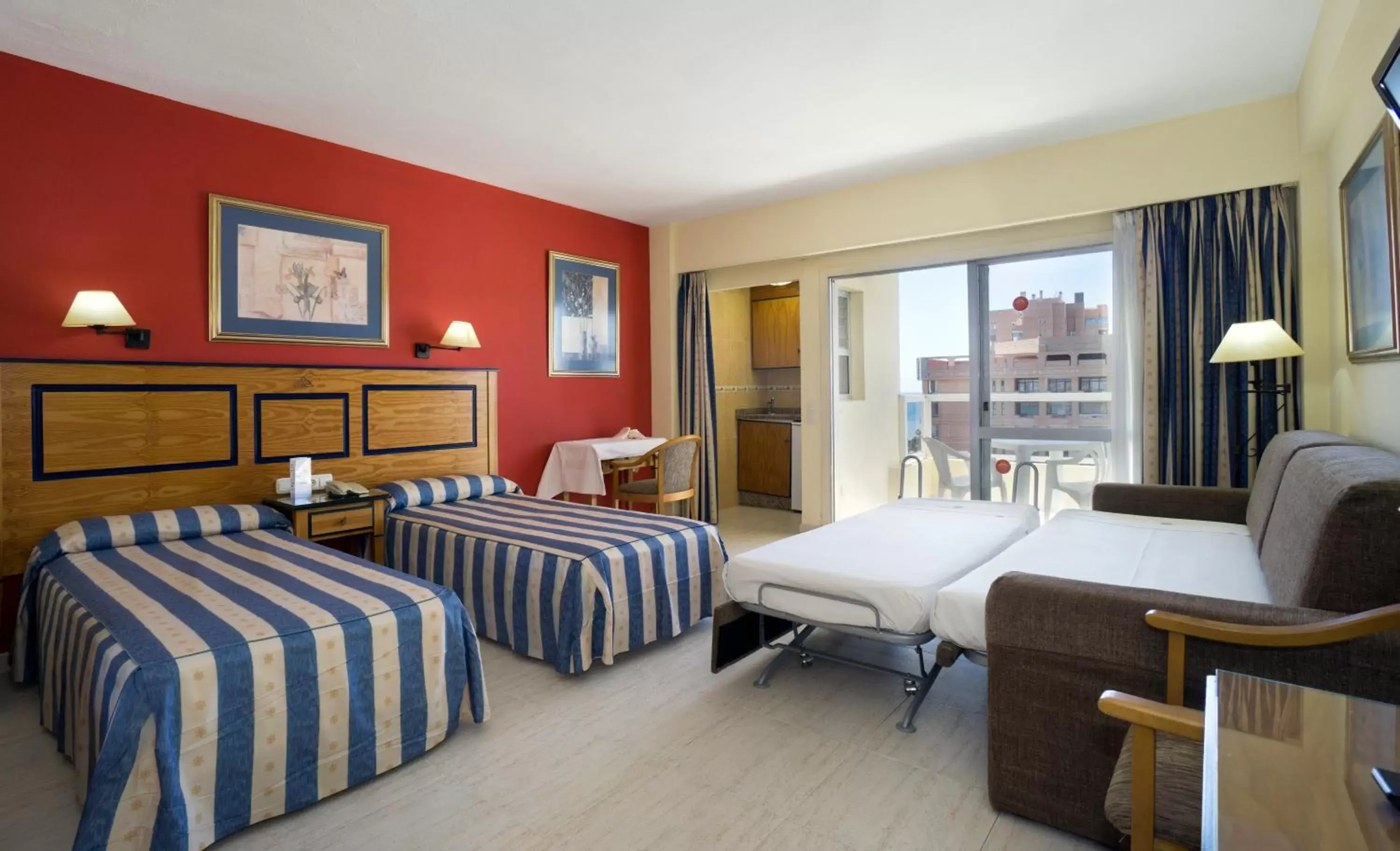 Bed in Hotel Apartamentos Pyr Fuengirola