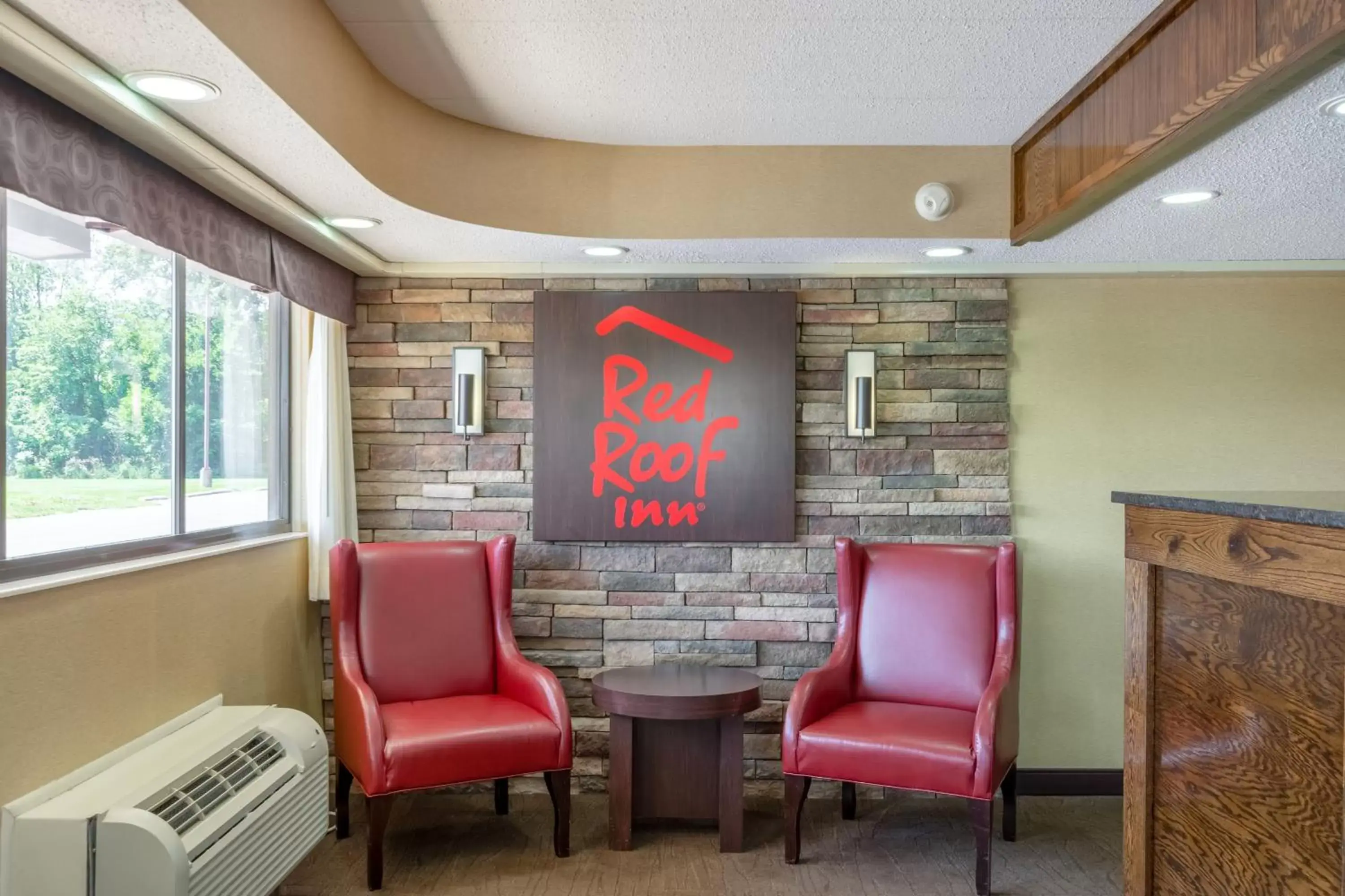 Lobby or reception, Lounge/Bar in Red Roof Inn Kalamazoo East – Expo Center