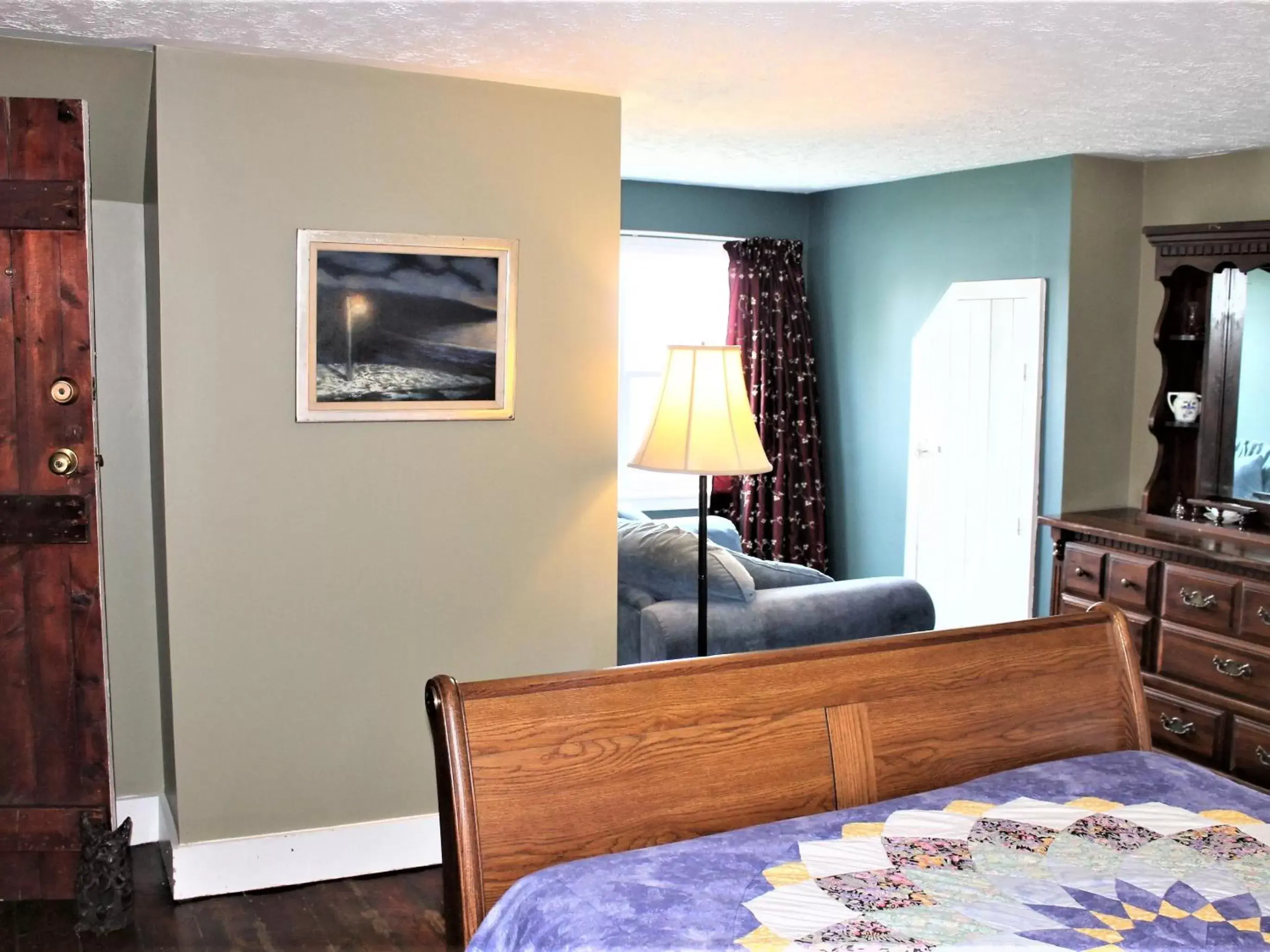 Standard Queen Room in Seawind Landing Country Inn