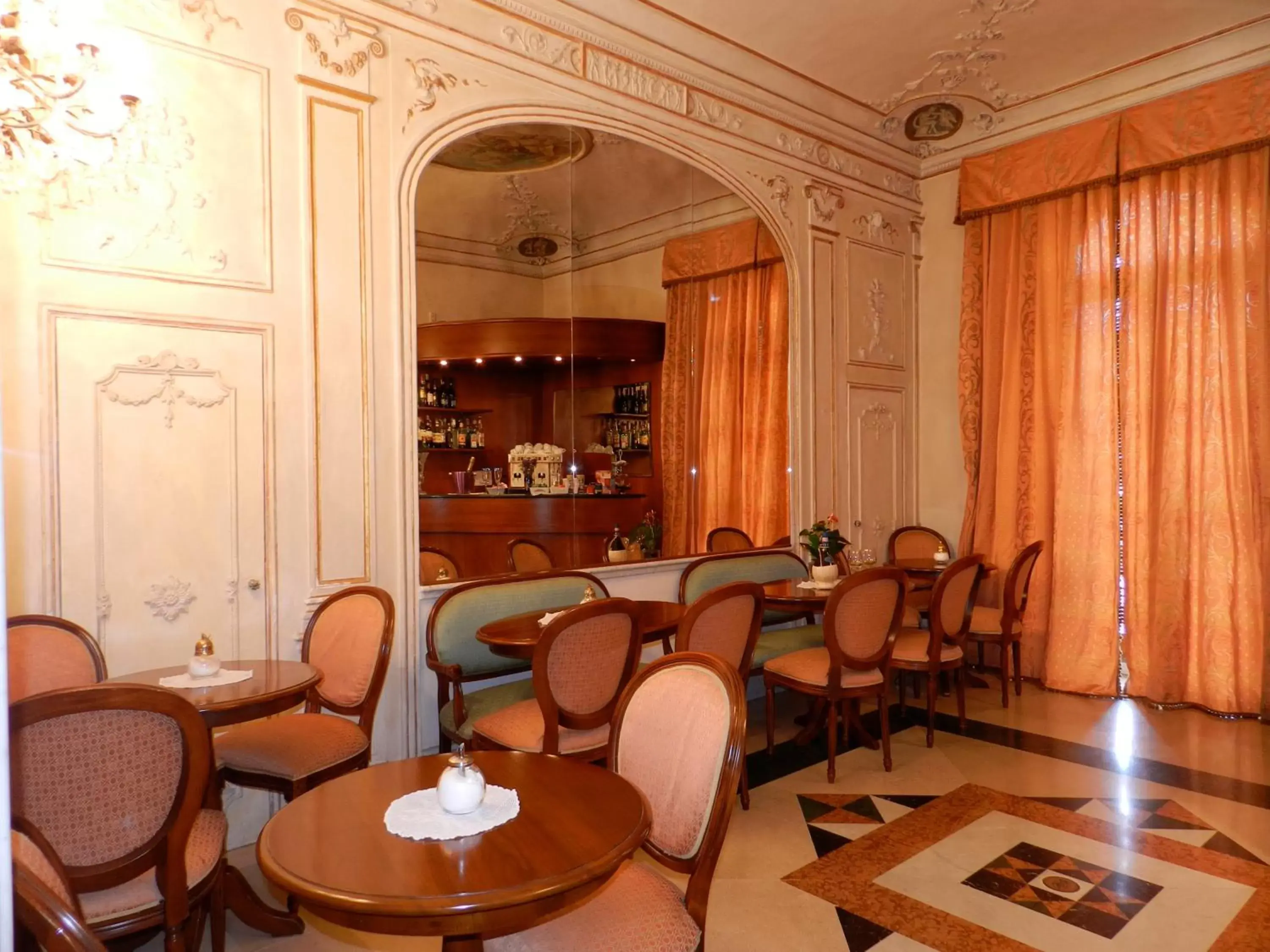 Restaurant/places to eat, Lounge/Bar in Domus Florentiae Hotel