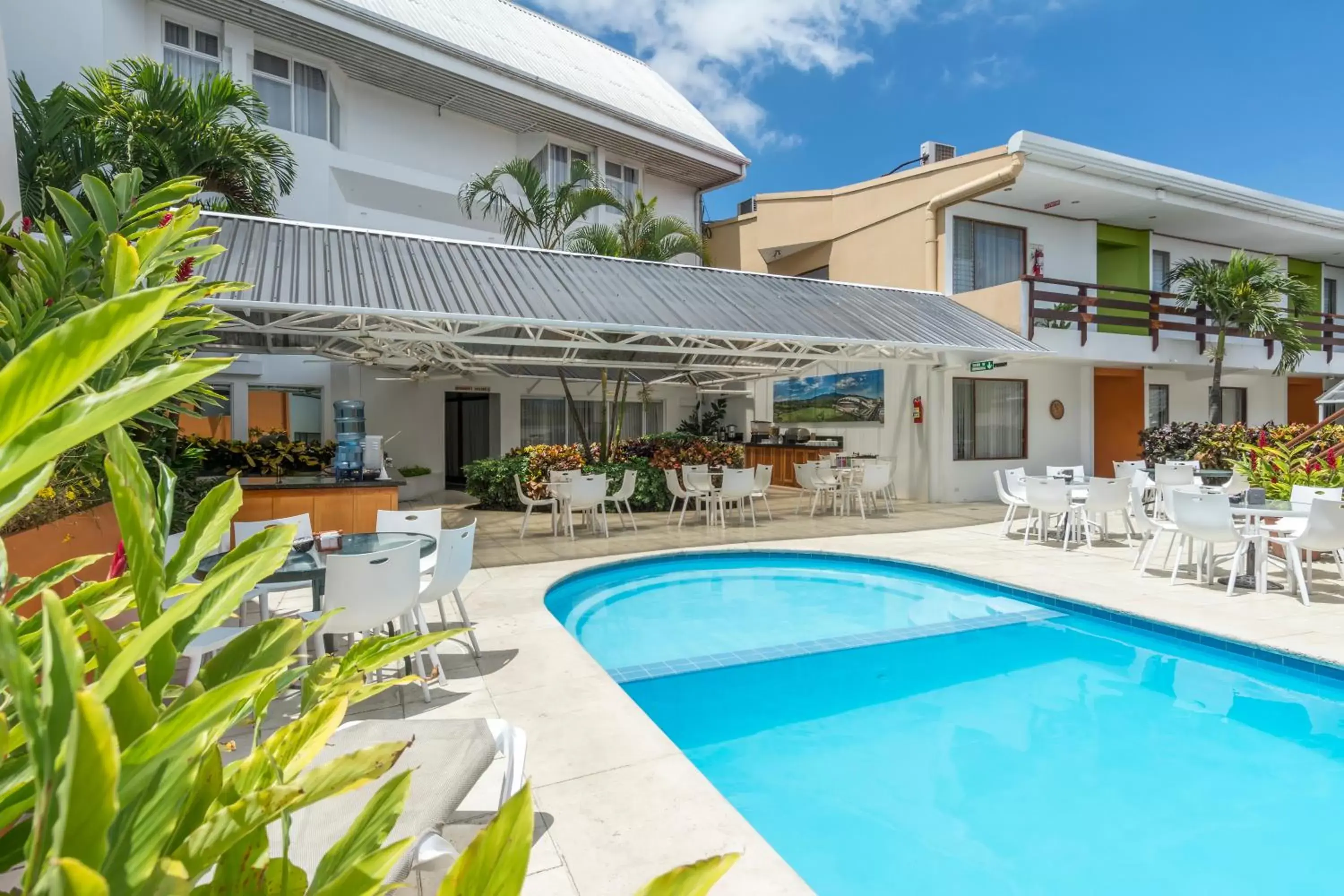 Swimming pool, Property Building in Hotel Residence Inn Suites Cristina