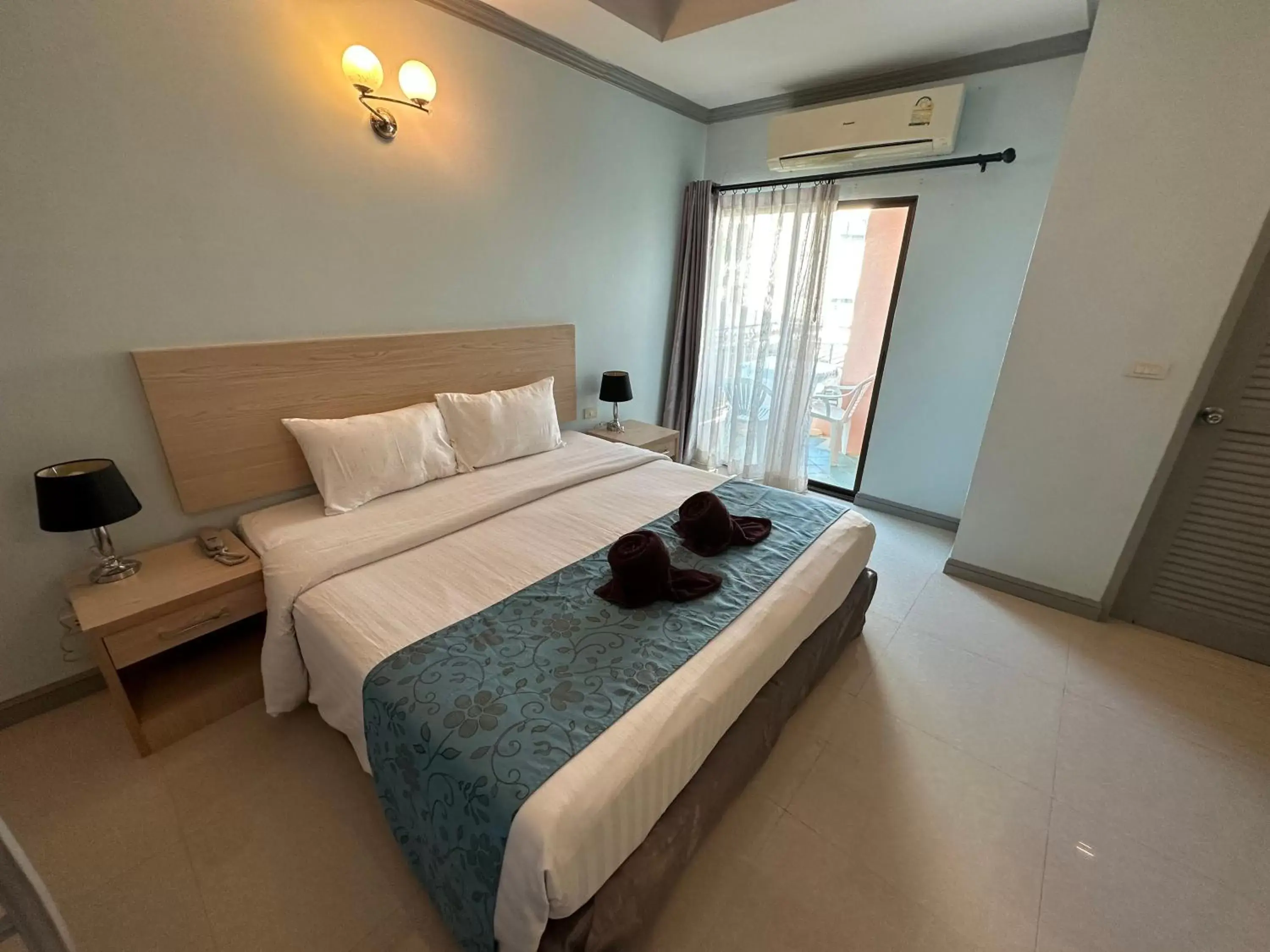 Bedroom, Bed in Thipurai City Hotel