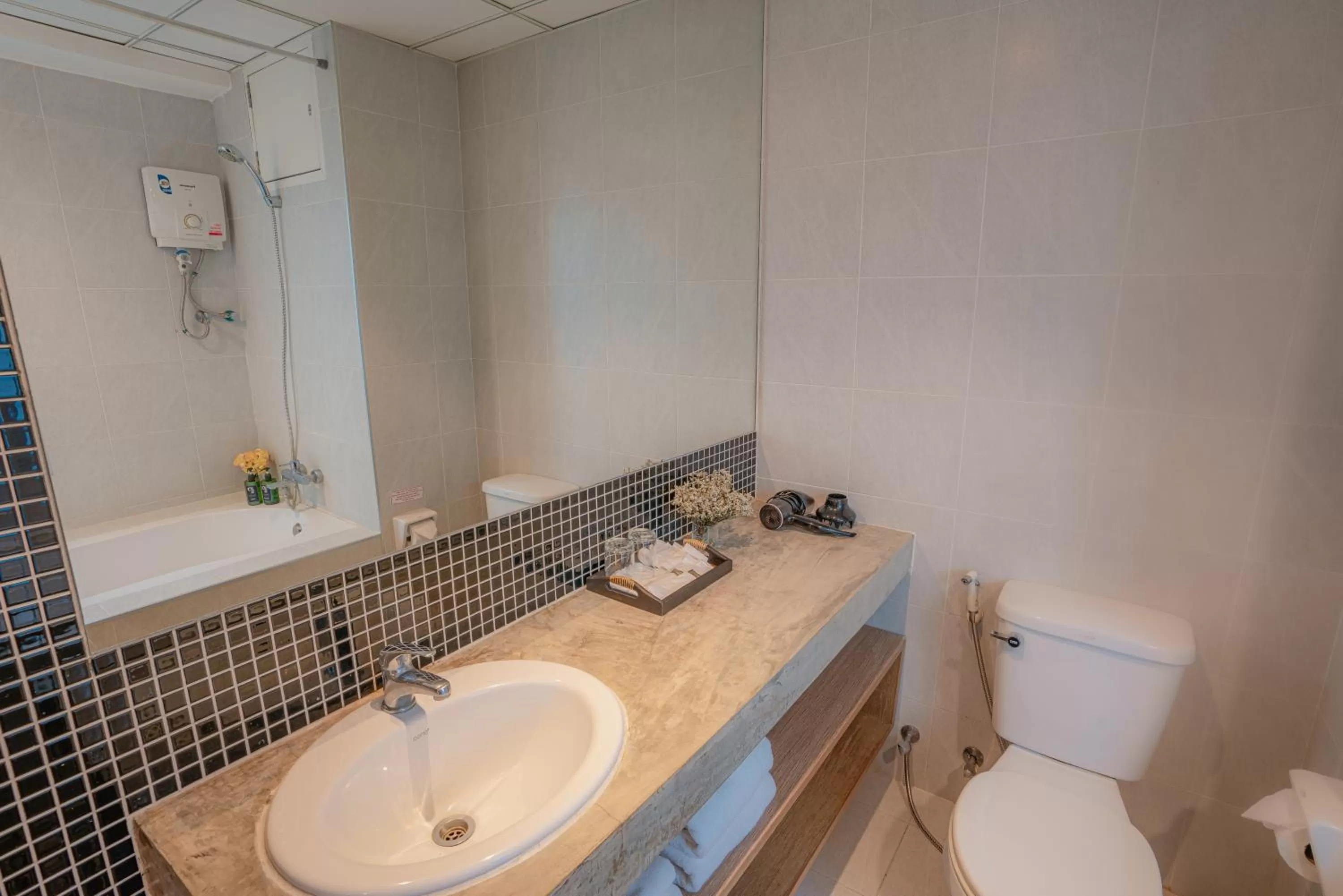 Bathroom in Peace Land Khaosan