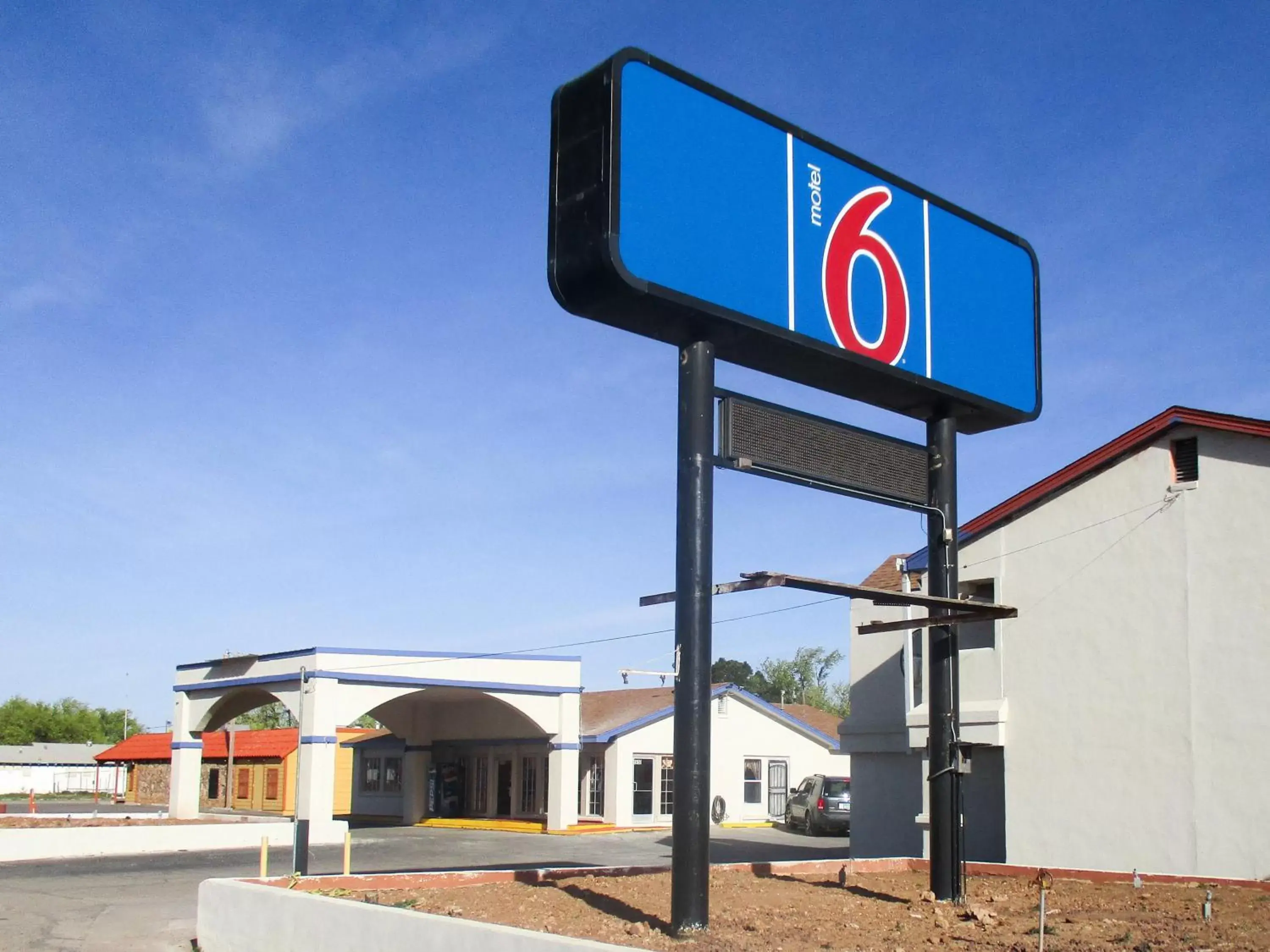 Facade/entrance in Motel 6-Clovis, NM
