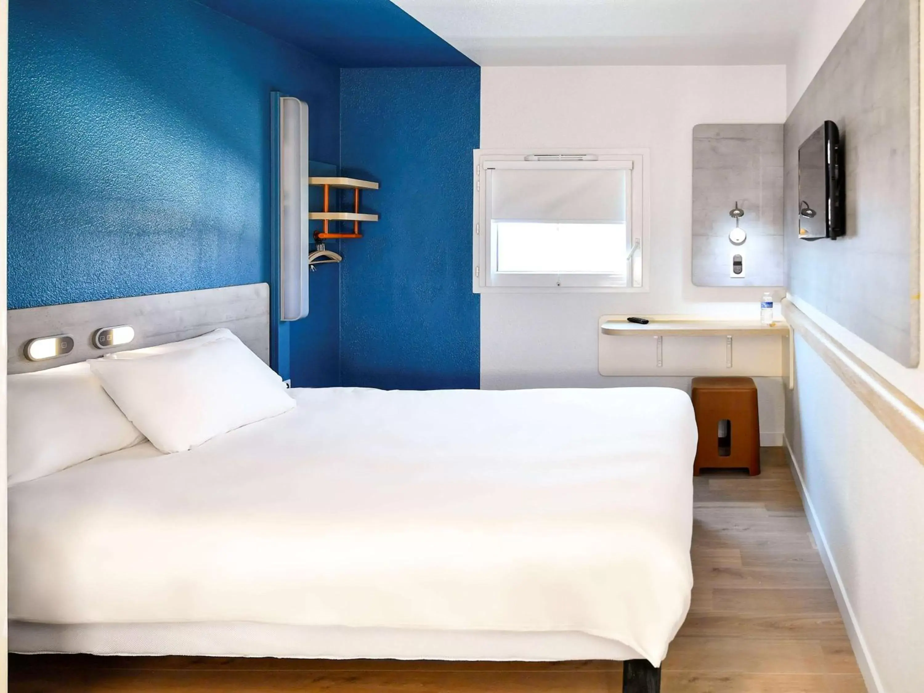 Photo of the whole room, Bed in ibis Budget Le Treport Mers Les Bains