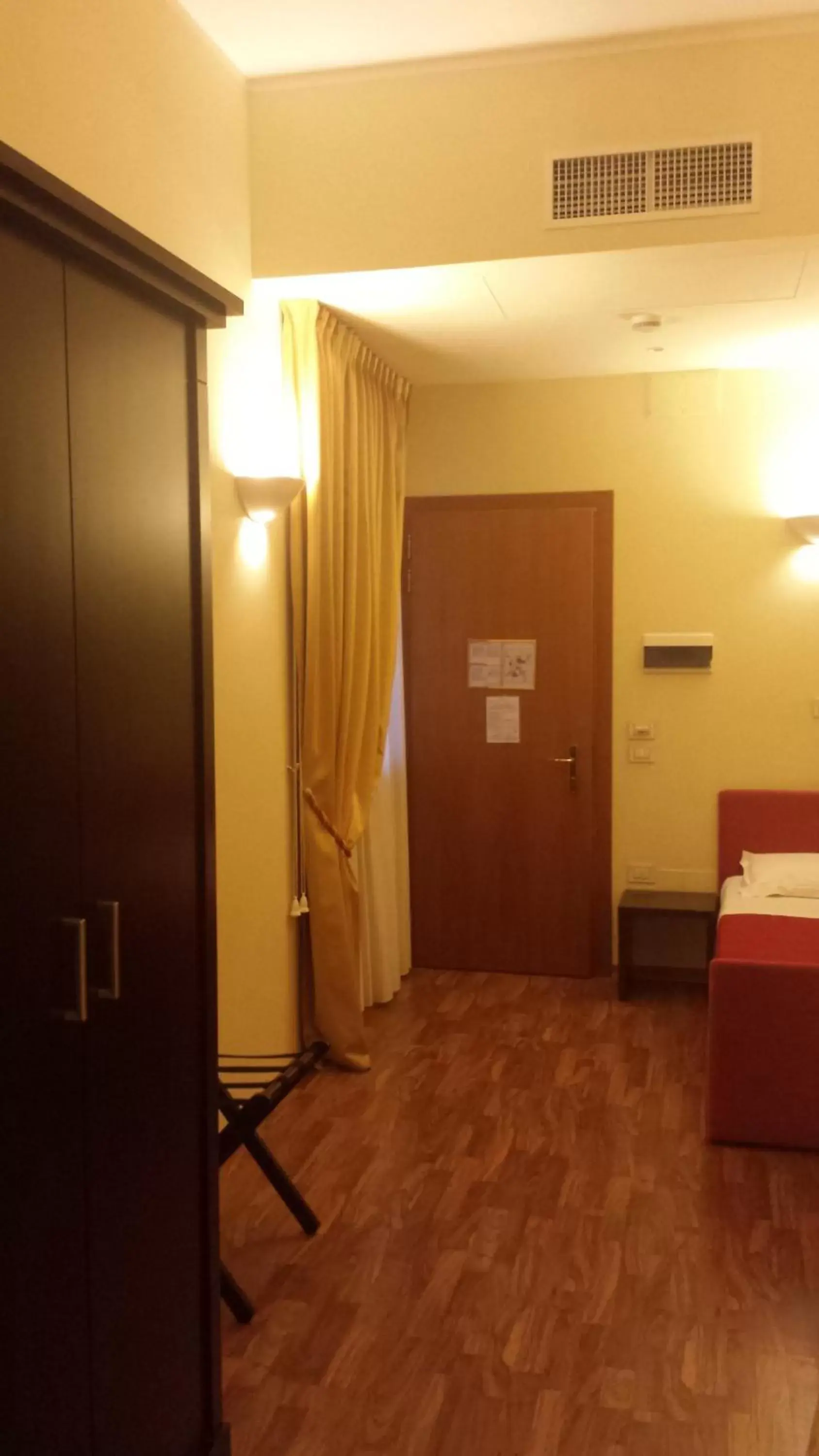 Bed, TV/Entertainment Center in Hotel Due Colonne