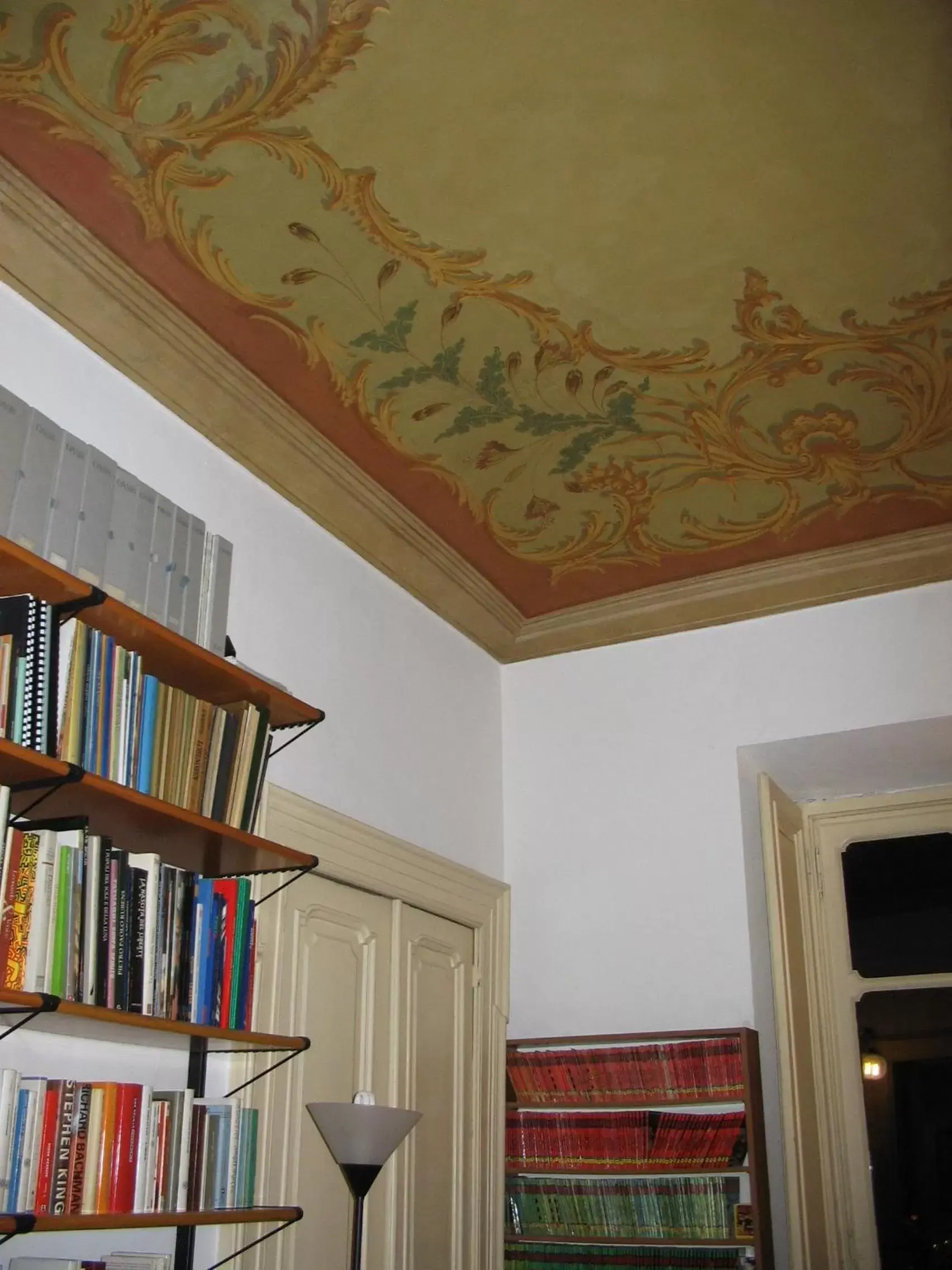 Bedroom, Library in Al Porta Susa B&B