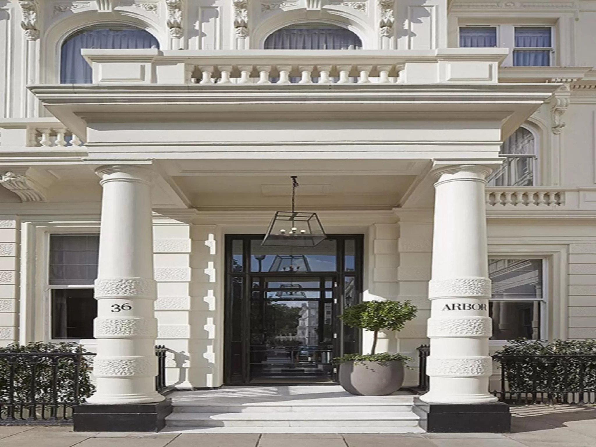 Facade/entrance in Signature Townhouse London Hyde Park