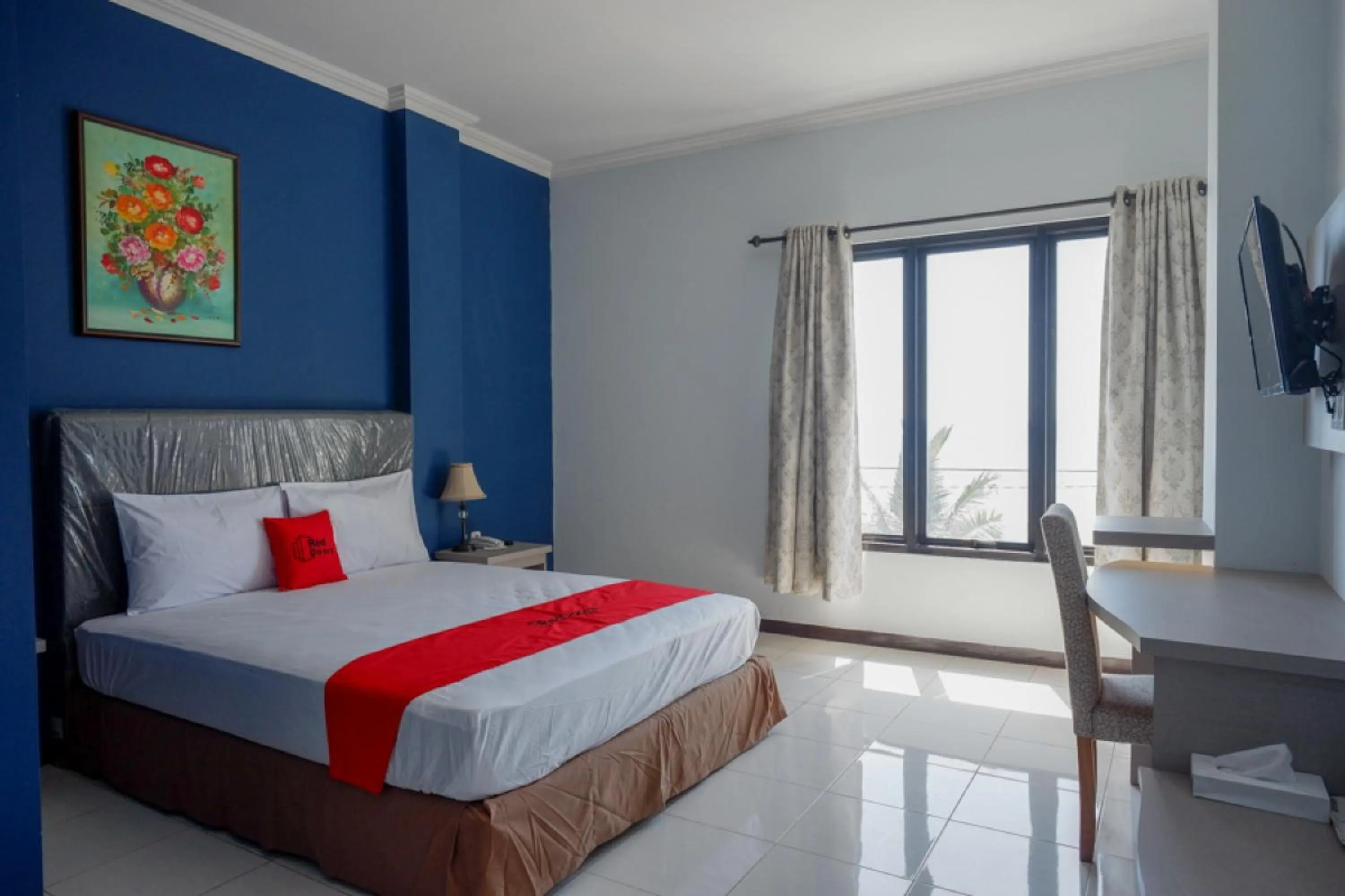 Bedroom, Bed in RedDoorz Plus Syariah @ Hotel Boulevard Luwuk