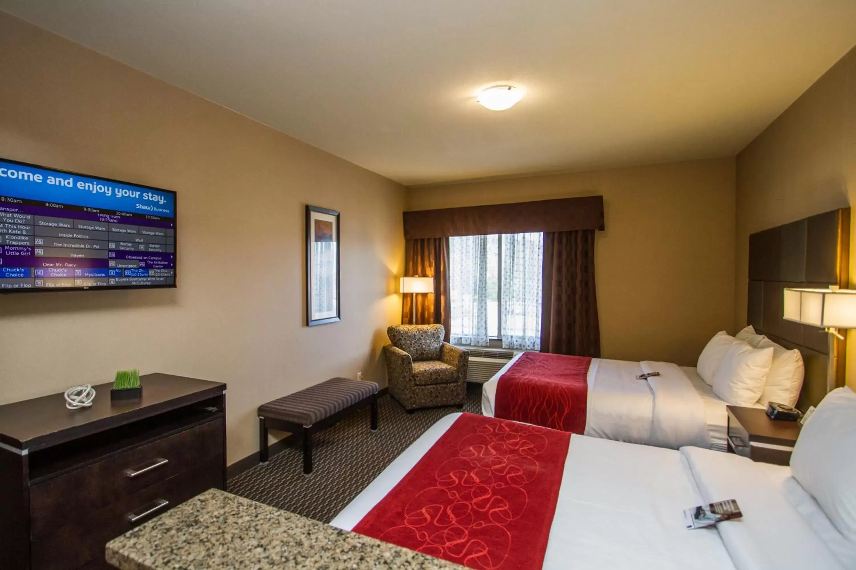 Photo of the whole room, TV/Entertainment Center in Comfort Suites Kelowna