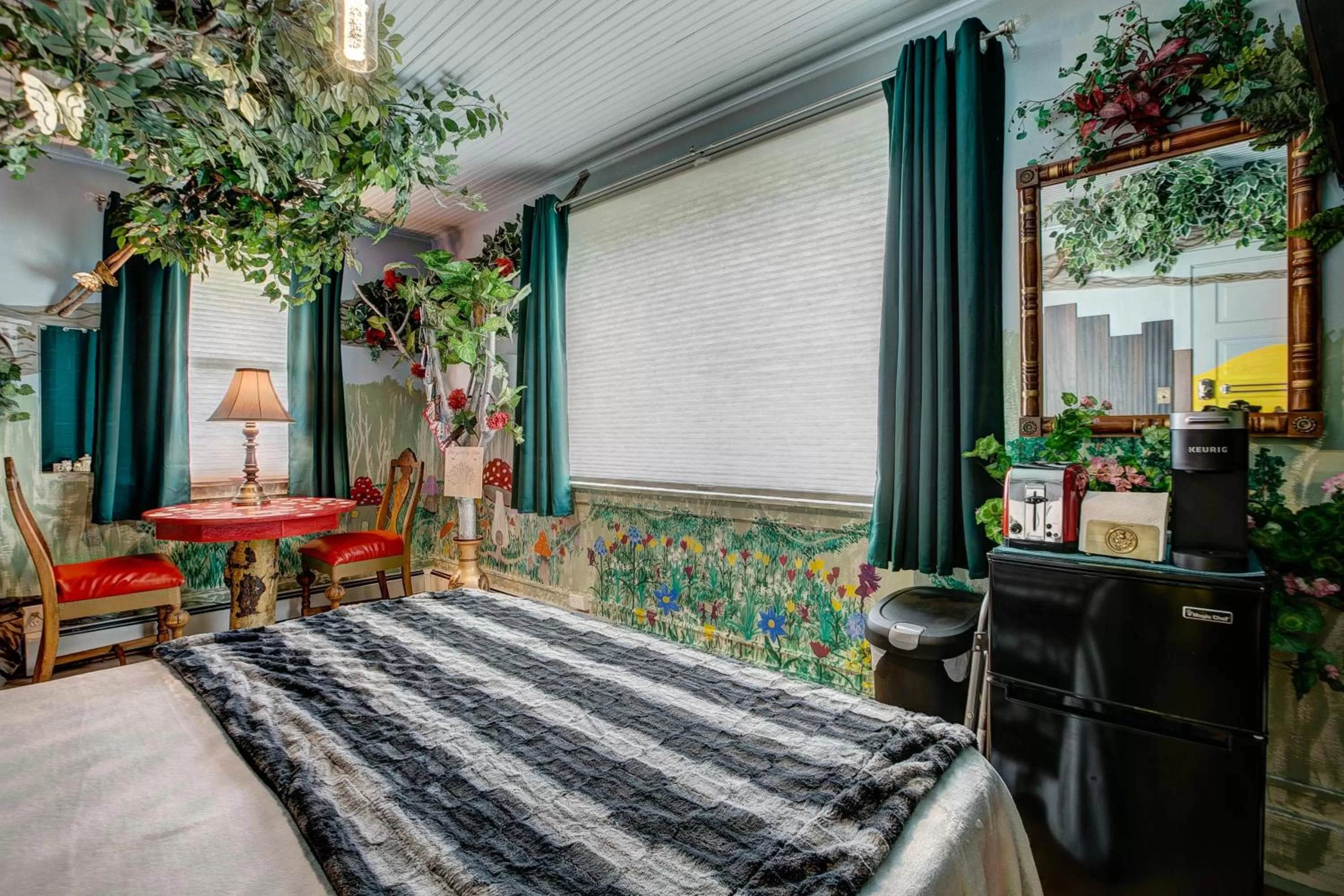 Decorative detail in The Oasis on Eisenhower