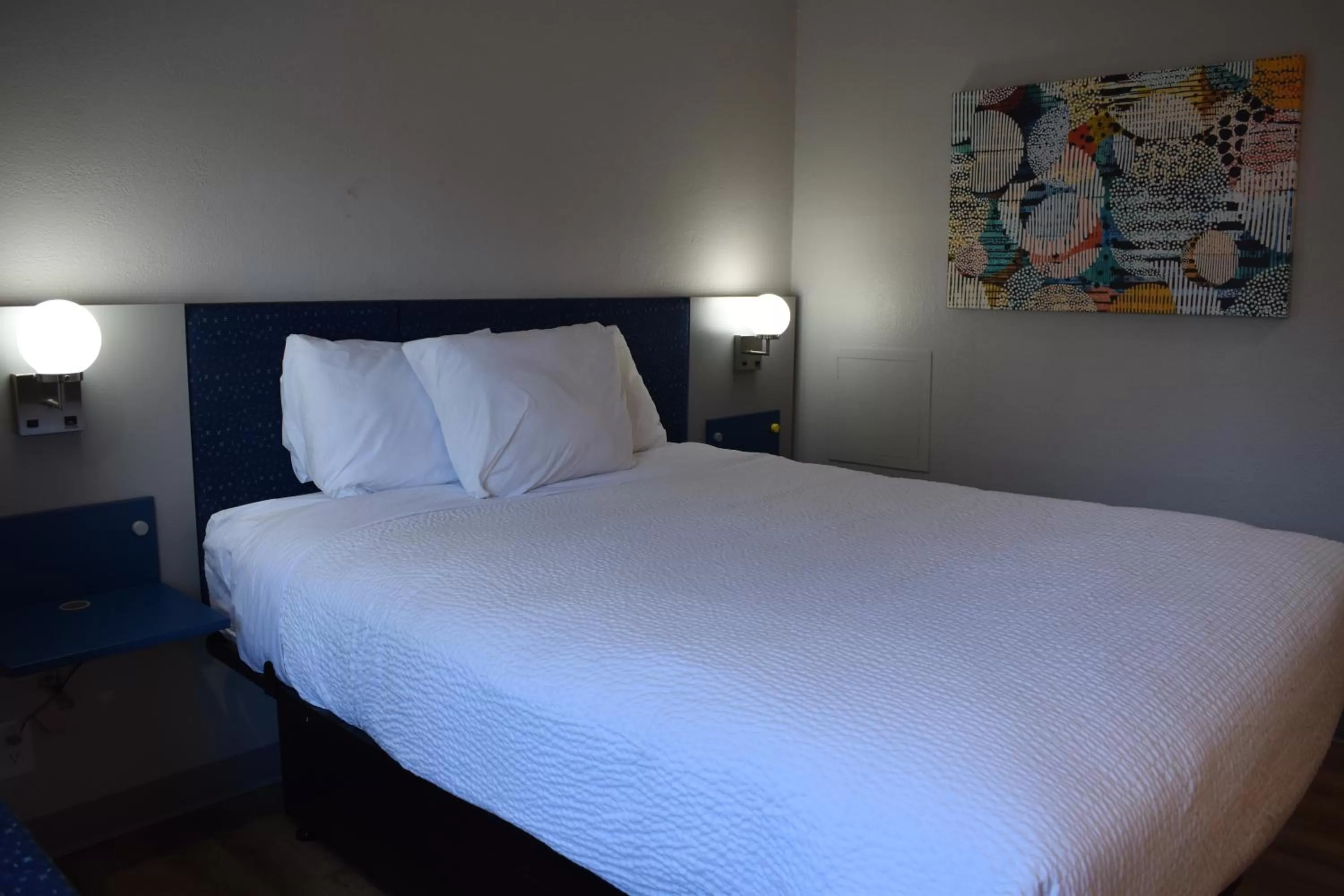 Bed in Microtel Inn & Suites by Wyndham Stockbridge/Atlanta I-75