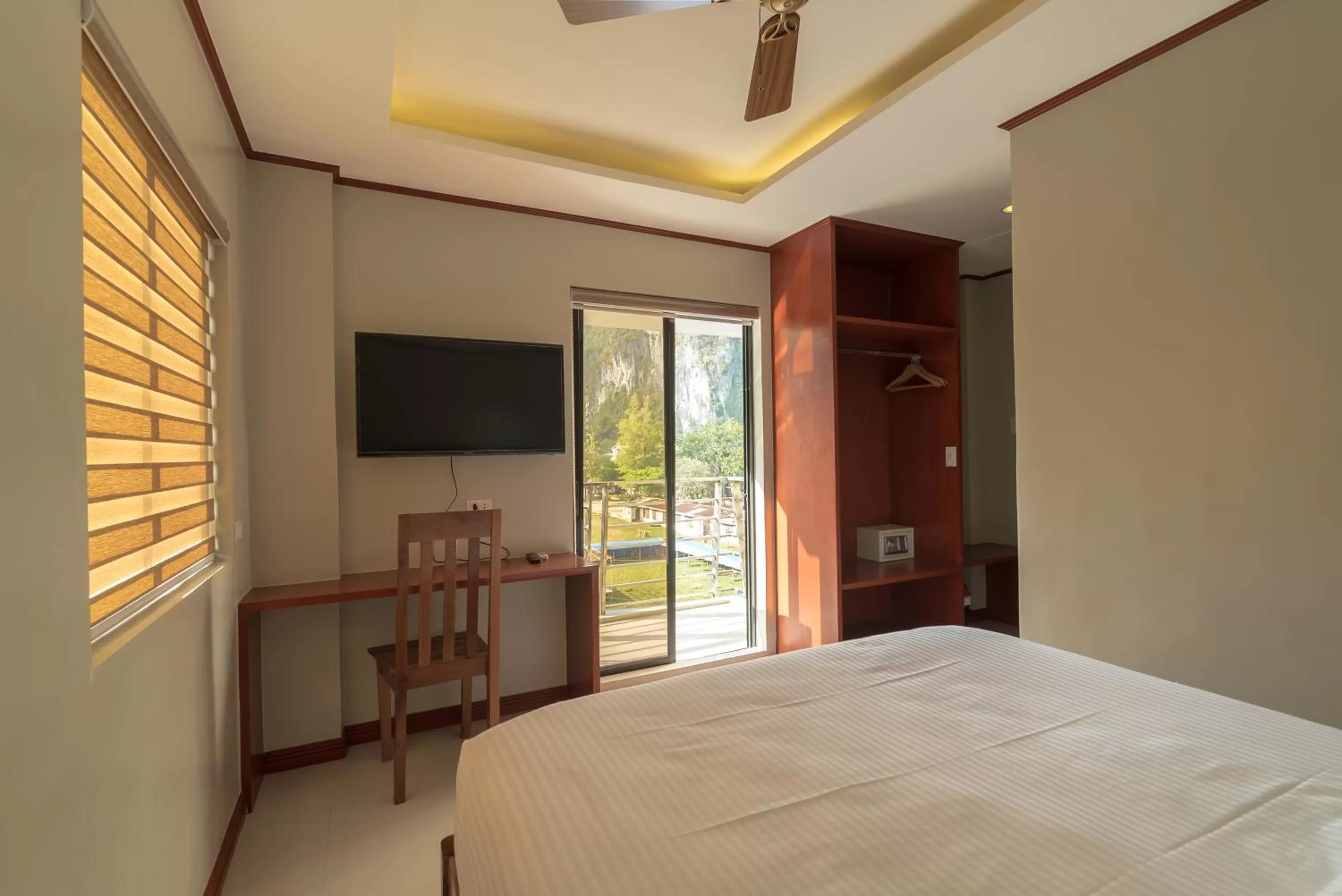 Bed in Coral Cliff Hotel