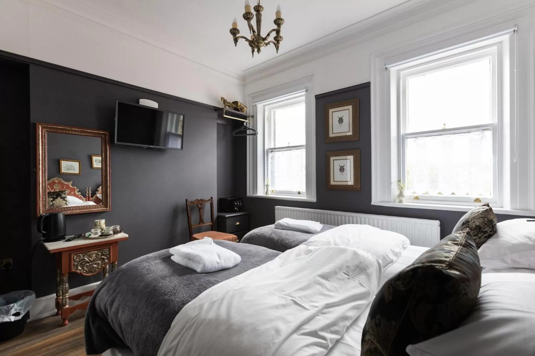 Photo of the whole room, Bed in The Warren Belfast