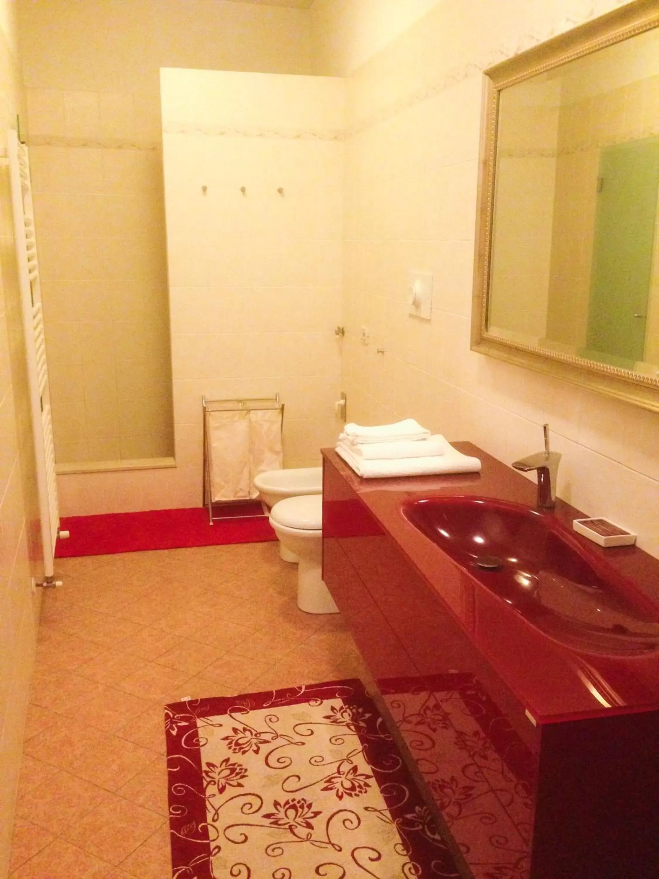 Bathroom in Amici Miei Rooms