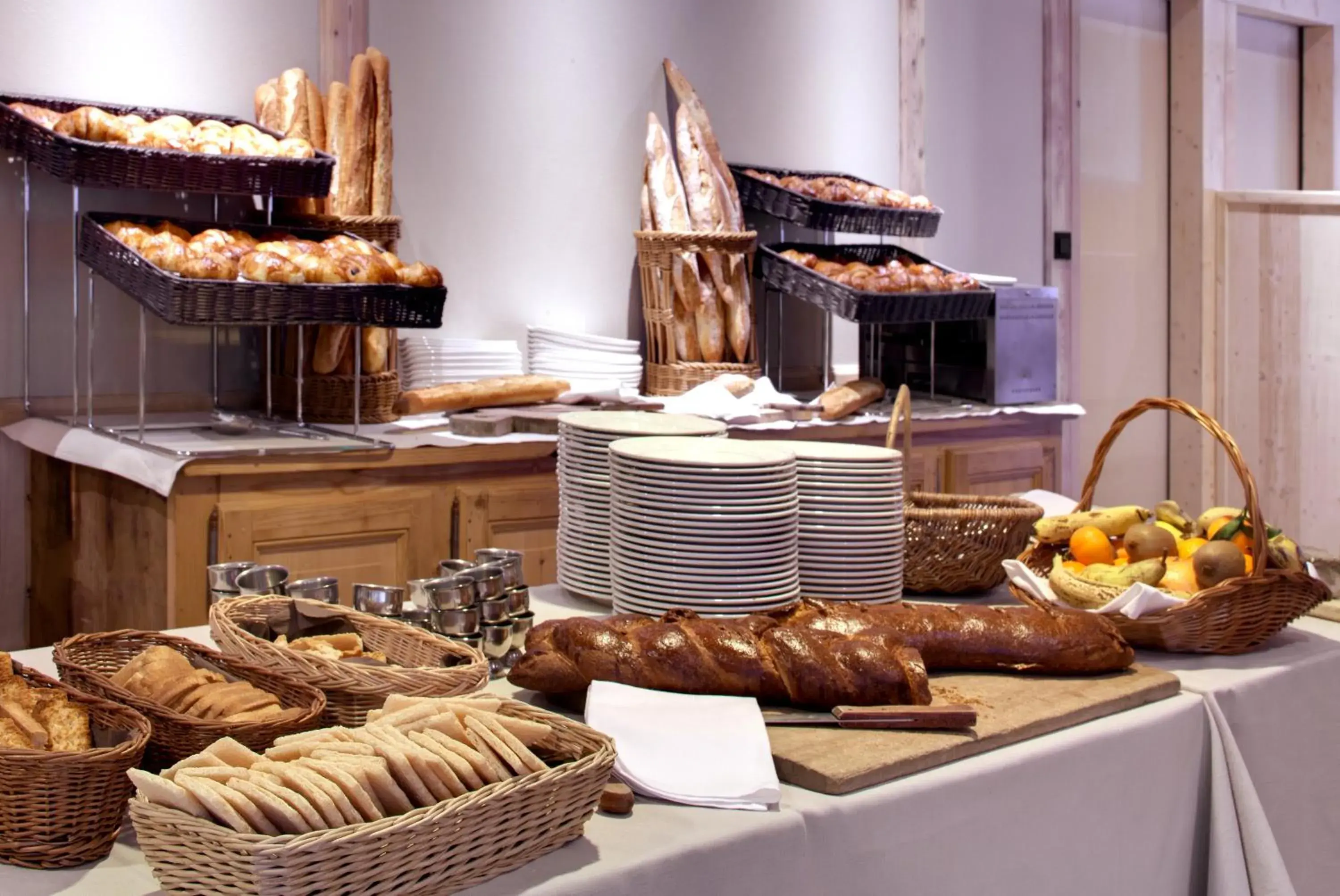 Buffet breakfast, Food in Chalet-Hotel La Marmotte, La Tapiaz & SPA, The Originals Relais (Hotel-Chalet de Tradition)