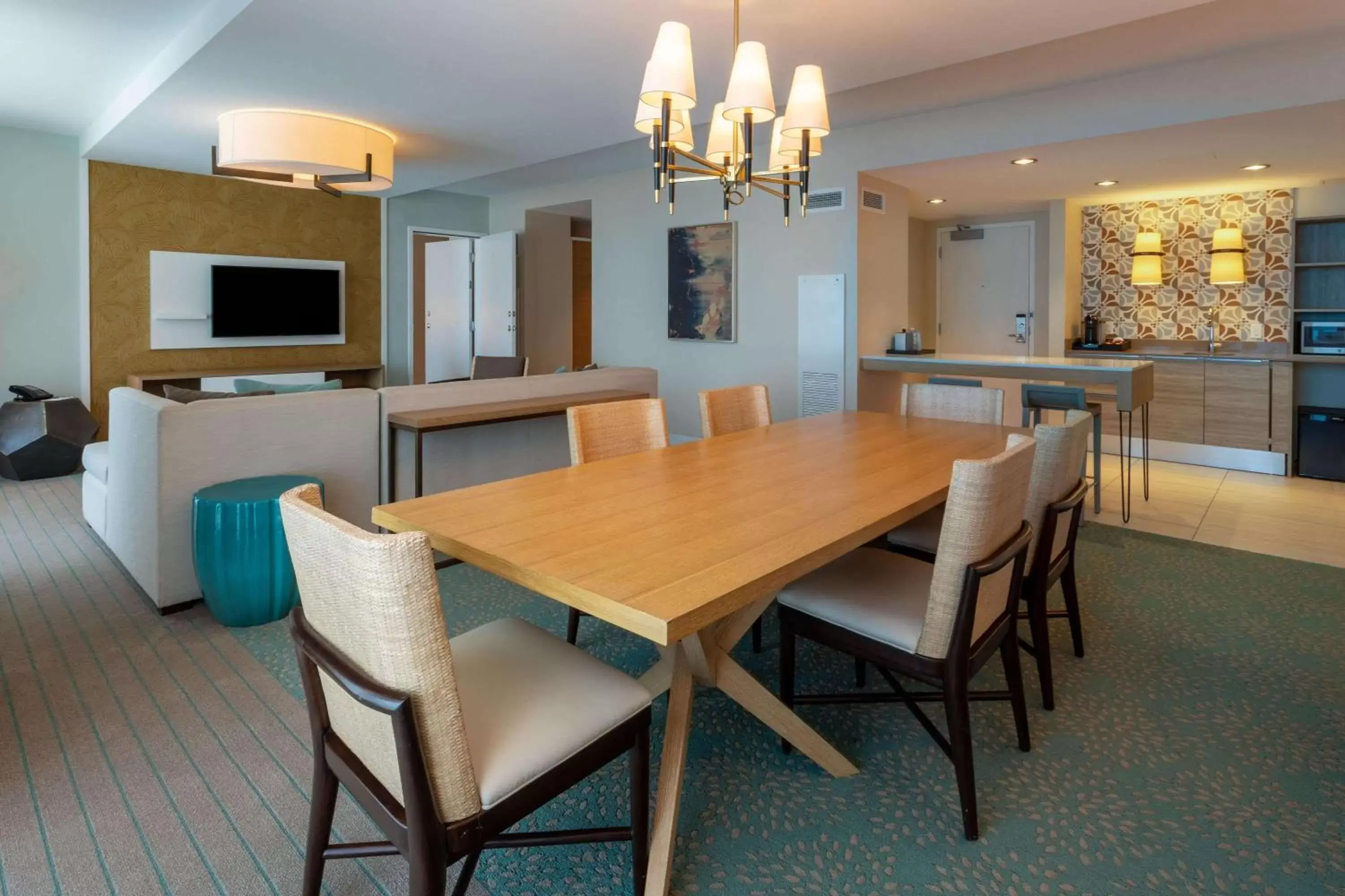 Photo of the whole room, Dining Area in Wyndham Grand Clearwater Beach