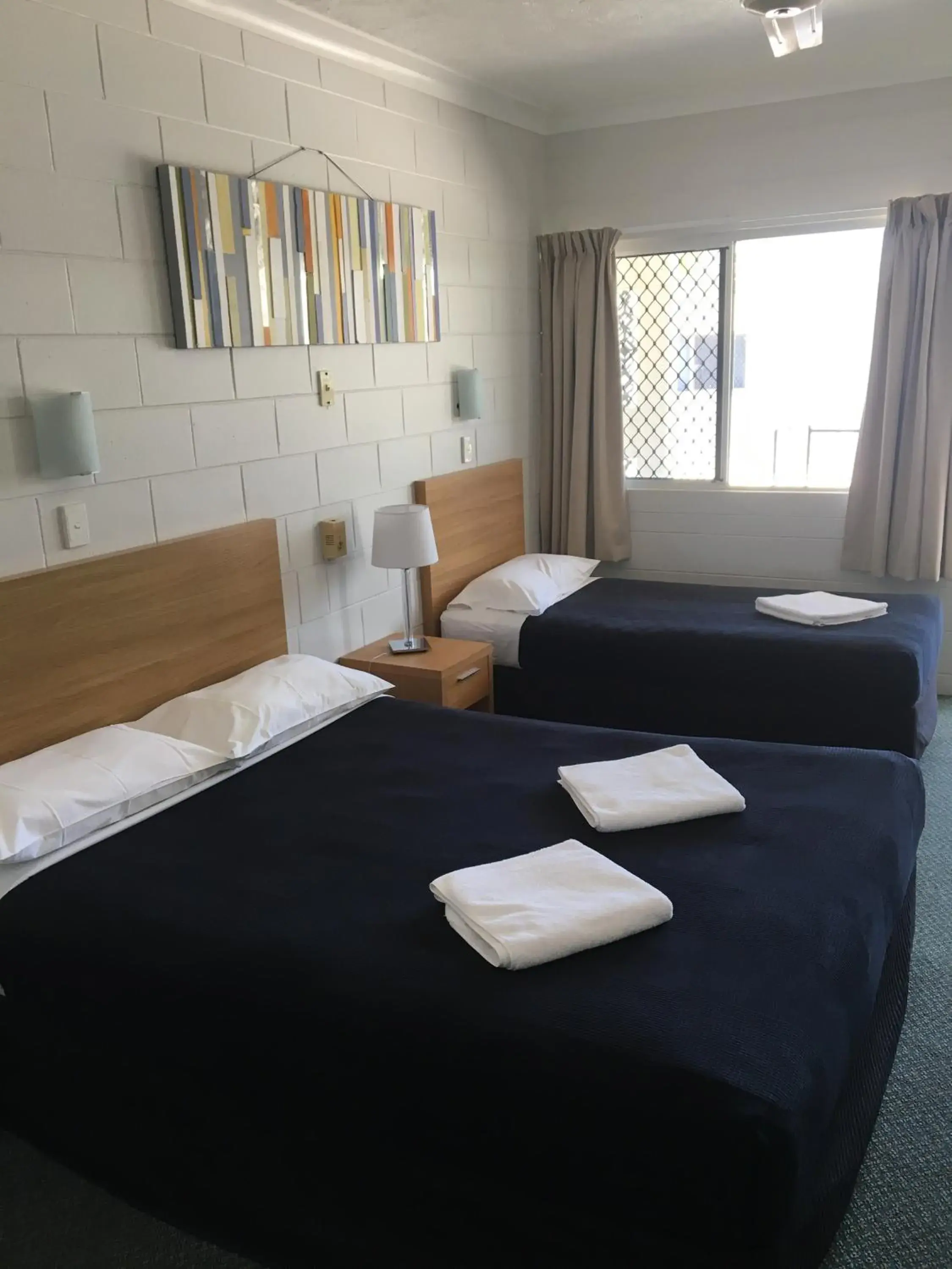 Property building, Bed in Townsville City Motel