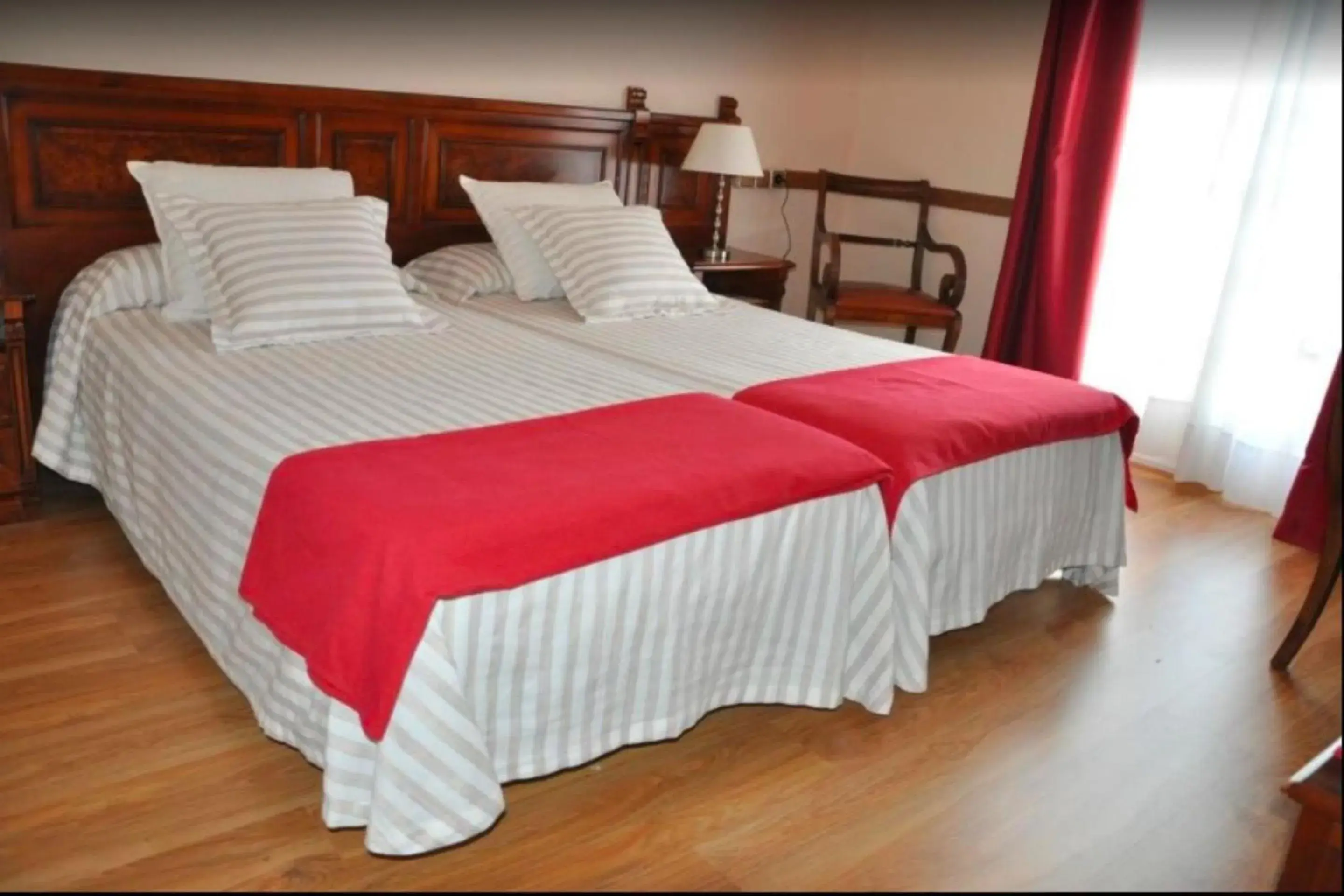 Bedroom, Bed in Hotel Edelweiss