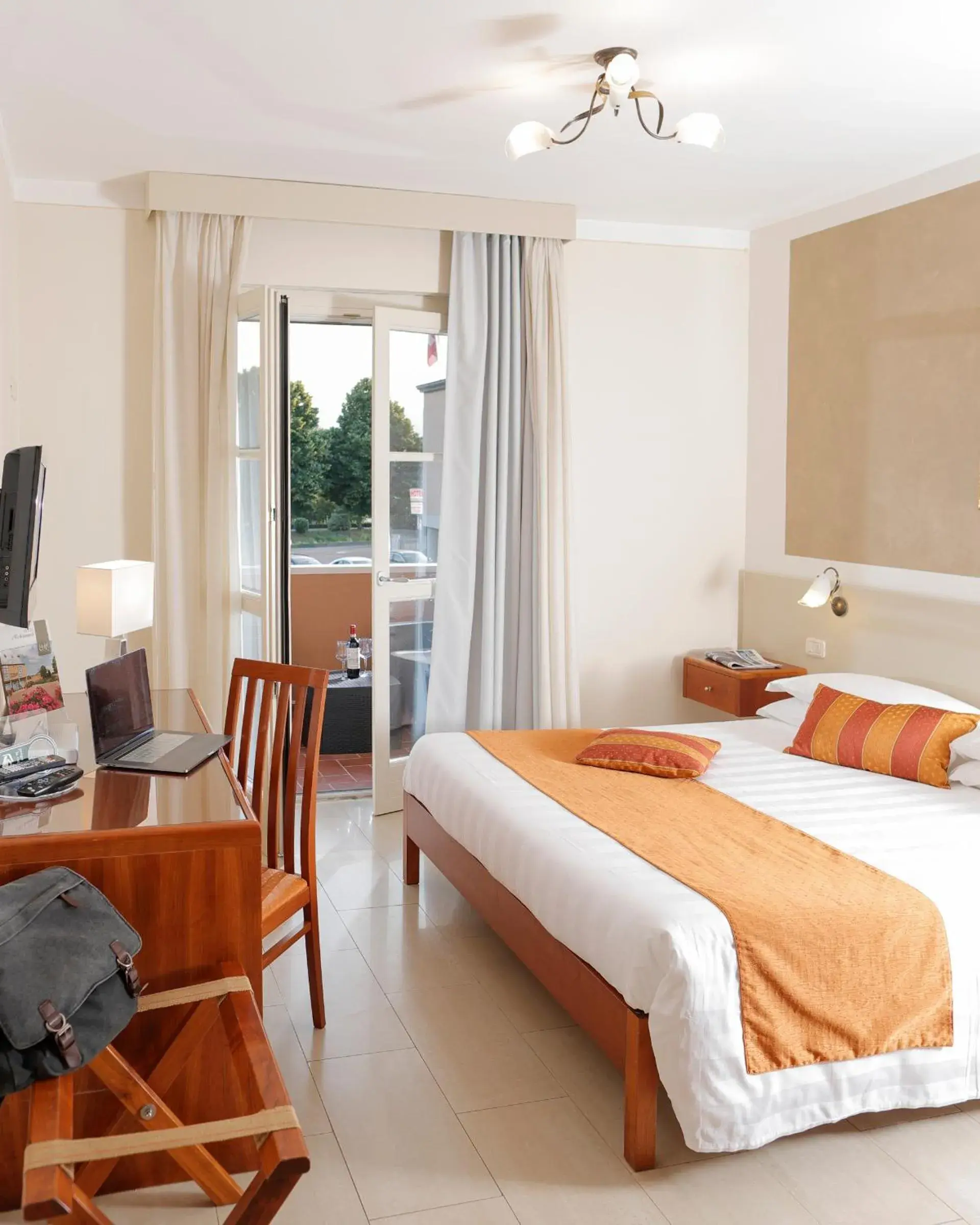 Superior Double Room with Balcony in Hotel Michelangelo Superior Double Room with Balcony in Hotel Michelangelo