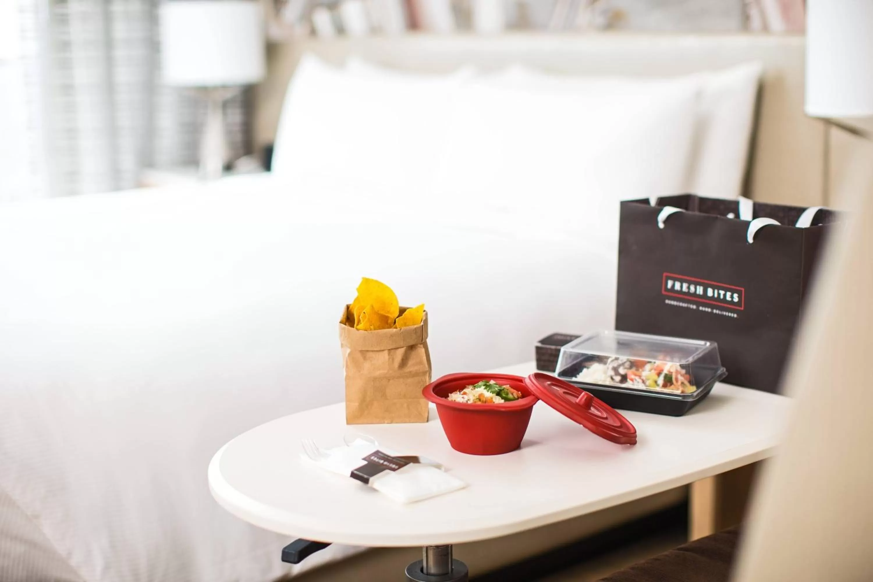 Restaurant/places to eat, Bed in Chicago Marriott Downtown Magnificent Mile