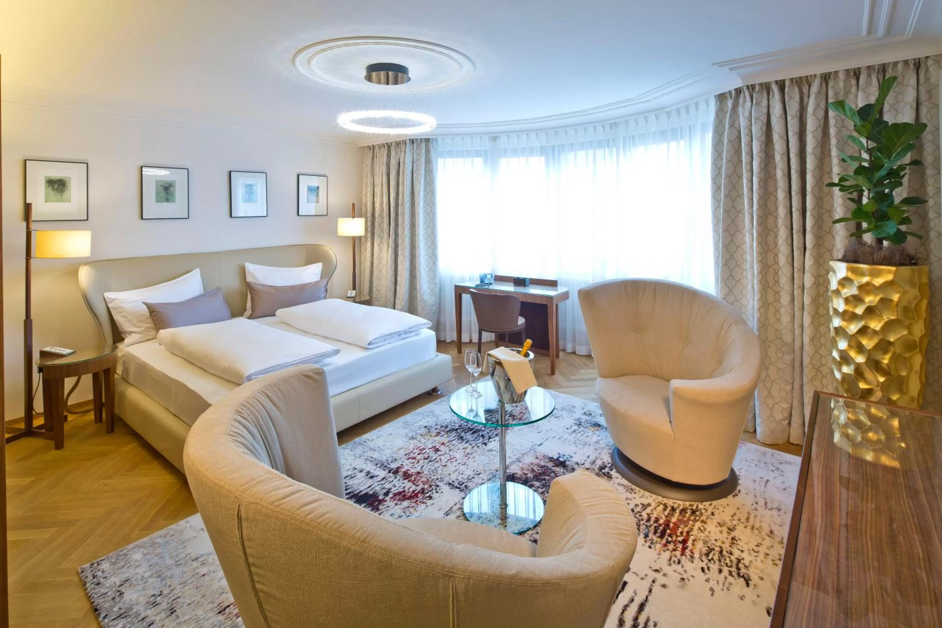 Bed in Hotel Maximilian - Stadthaus Penz