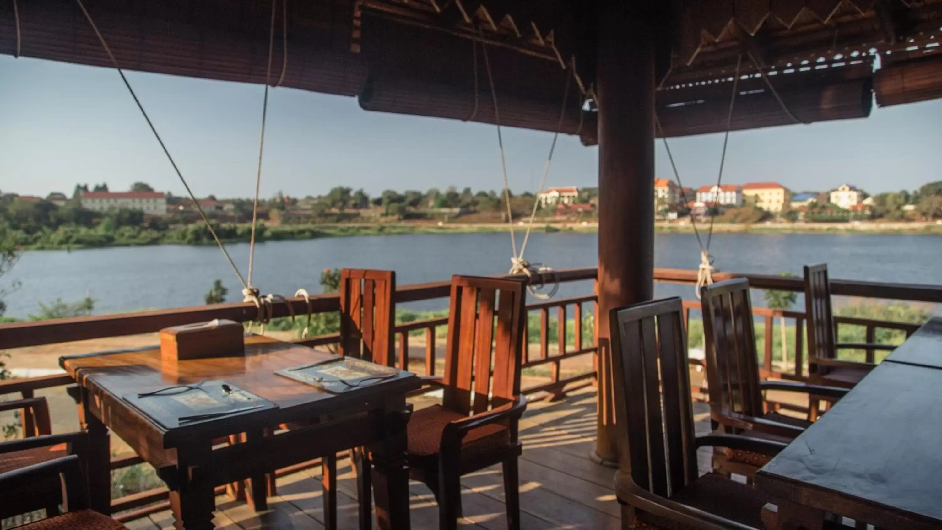 Balcony/Terrace, Restaurant/Places to Eat in Terres Rouges Lodge