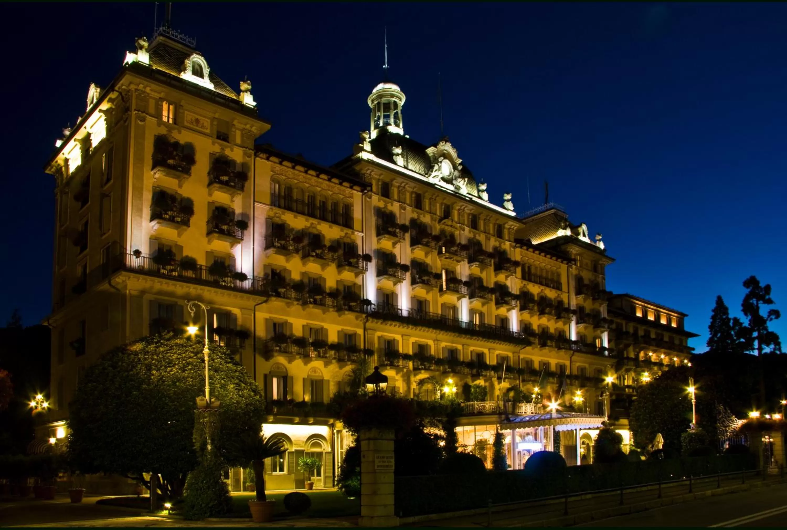 Facade/entrance in Grand Hotel des Iles Borromées & SPA
