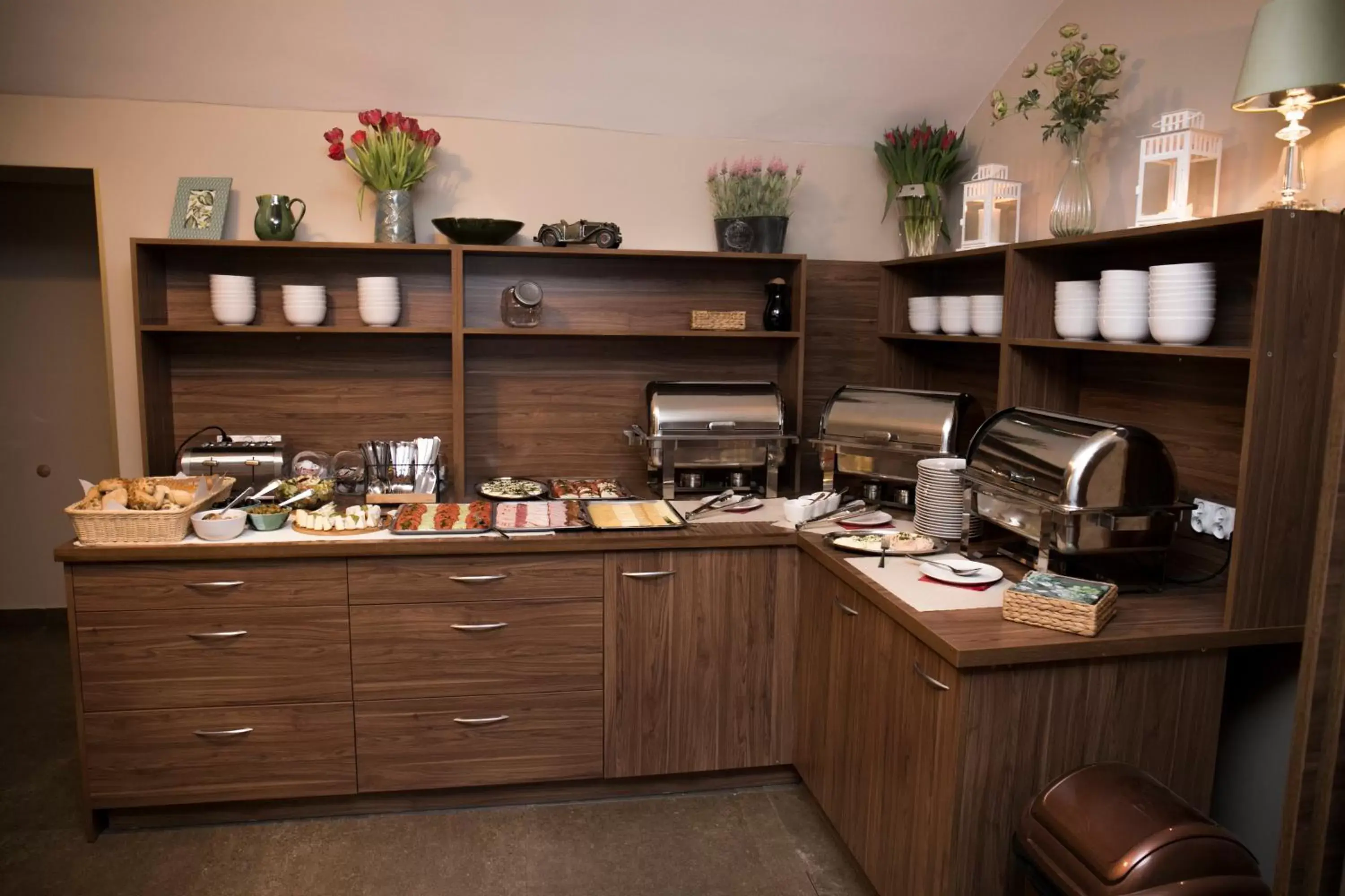 Breakfast, Kitchen/Kitchenette in Hotel Maximum