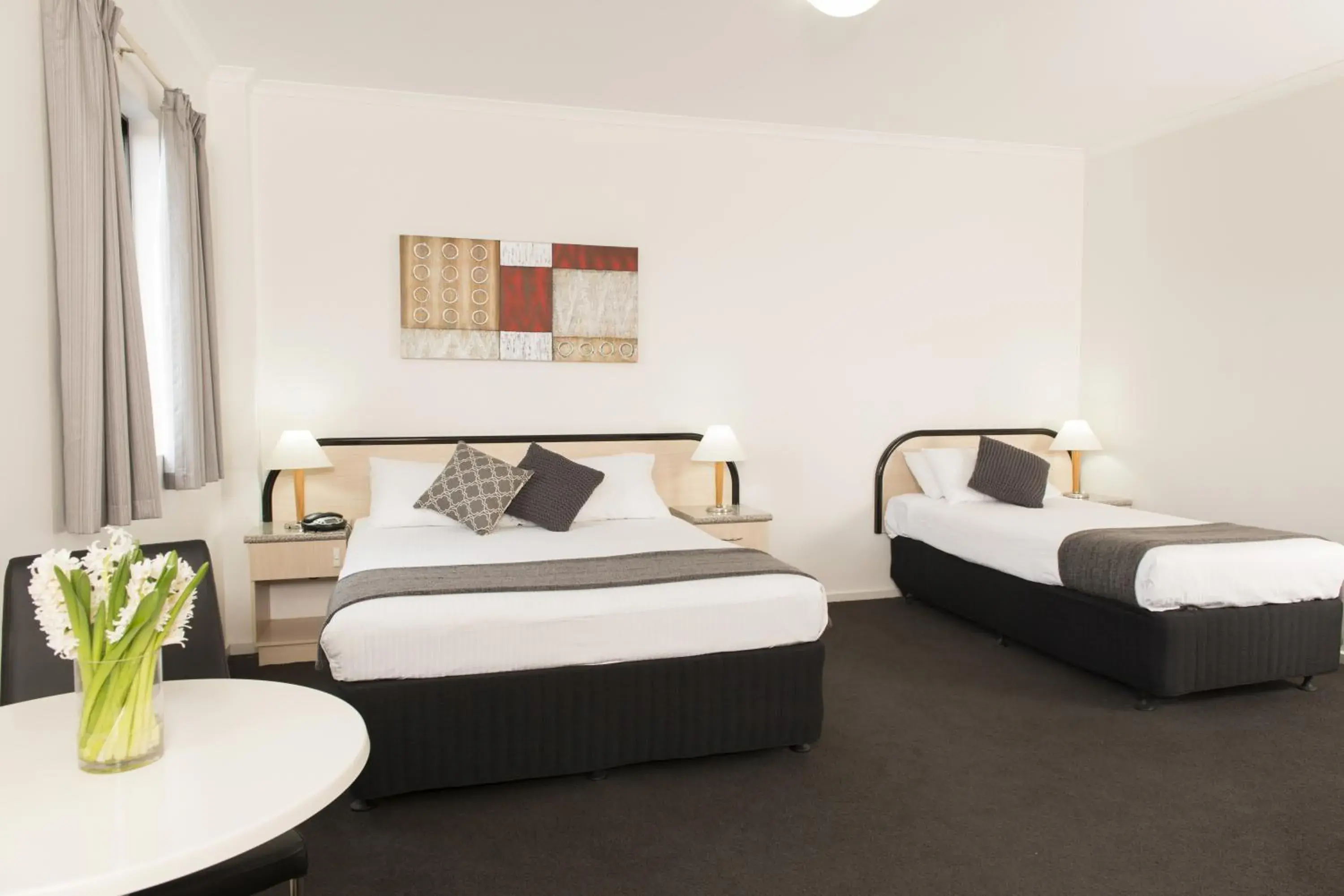 Bedroom, Bed in Adelaide Riviera Hotel