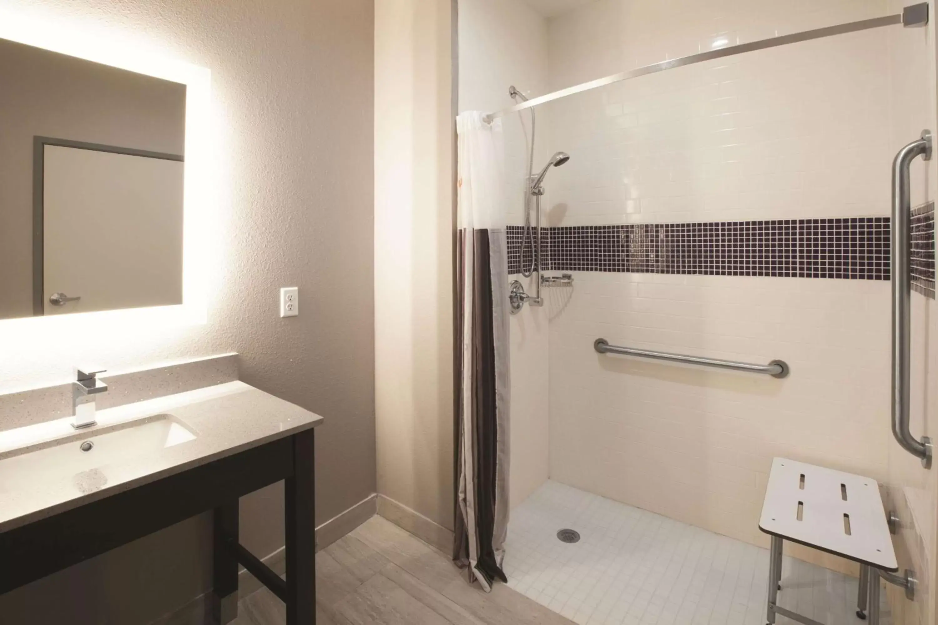 Photo of the whole room, Bathroom in La Quinta by Wyndham Kingsville