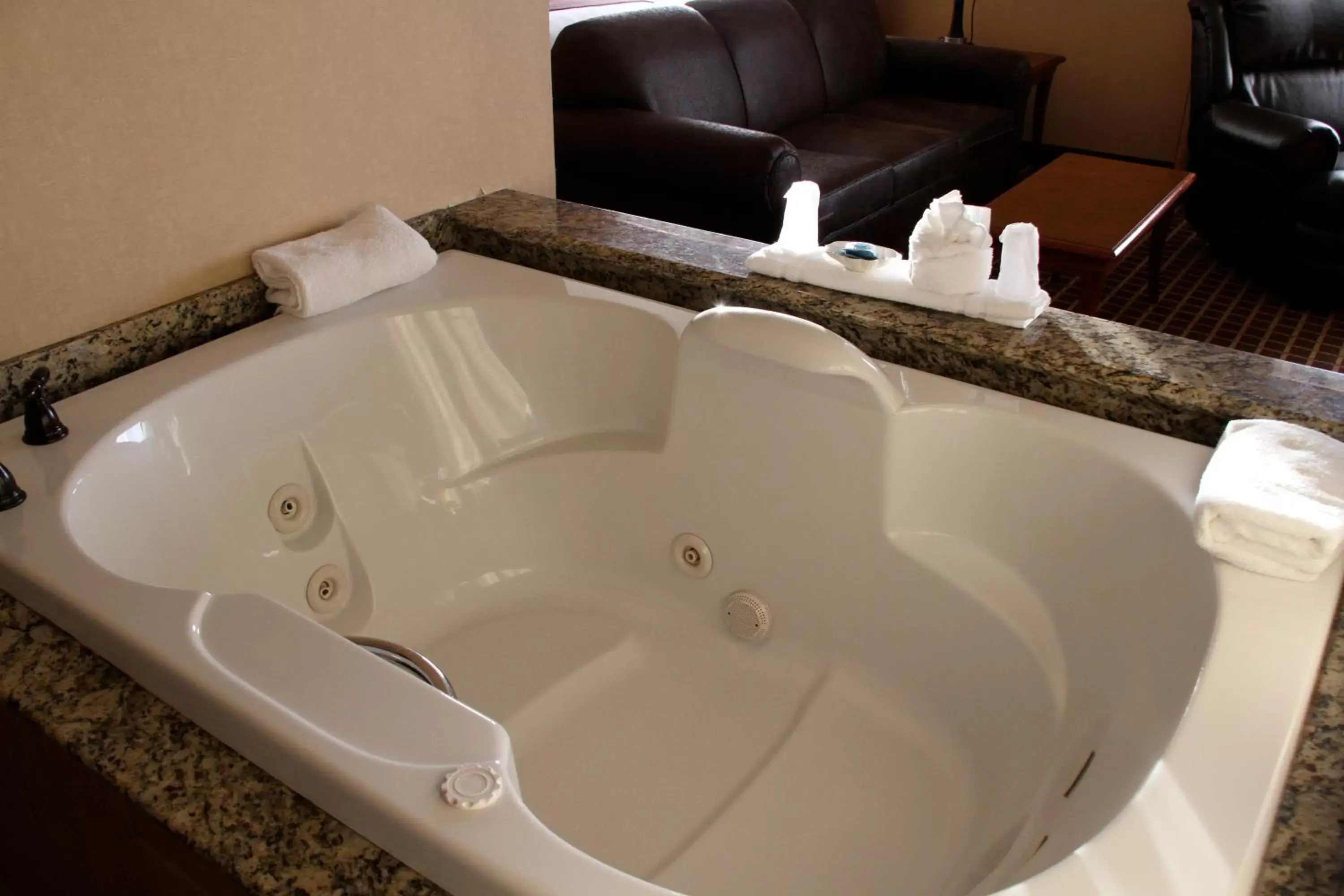 Suite with Spa Bath in C'mon Inn Grand Forks