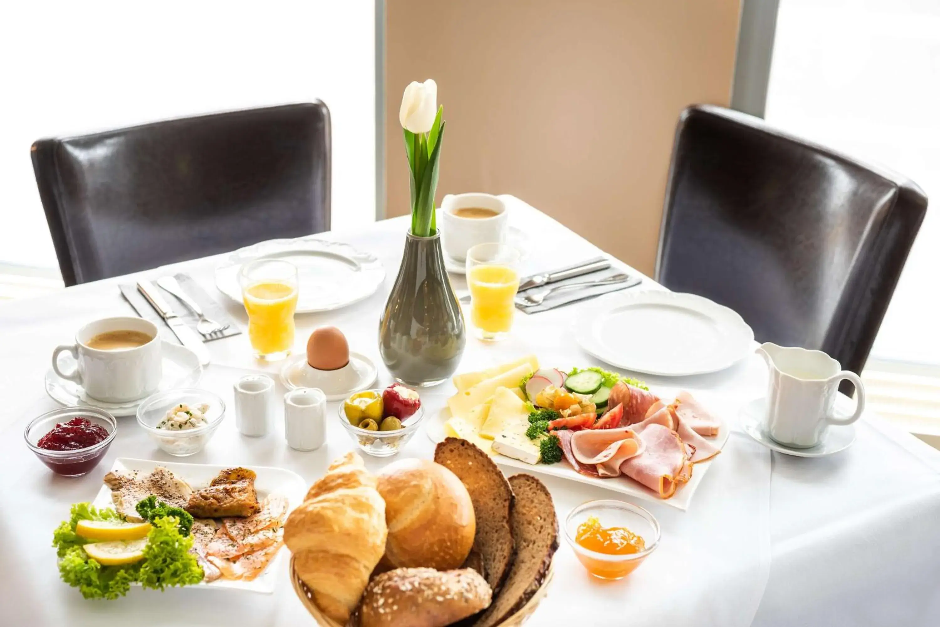 Breakfast, TV/Entertainment Center in Best Western Hotel Nurnberg am Hauptbahnhof