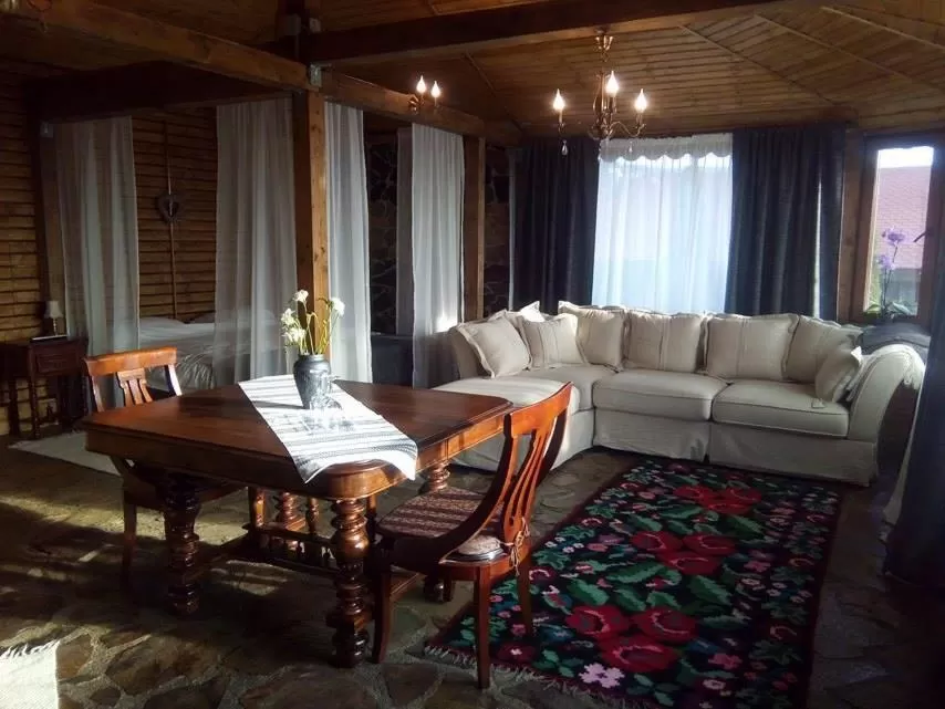 Garden view in Pensiunea Taverna Bucium