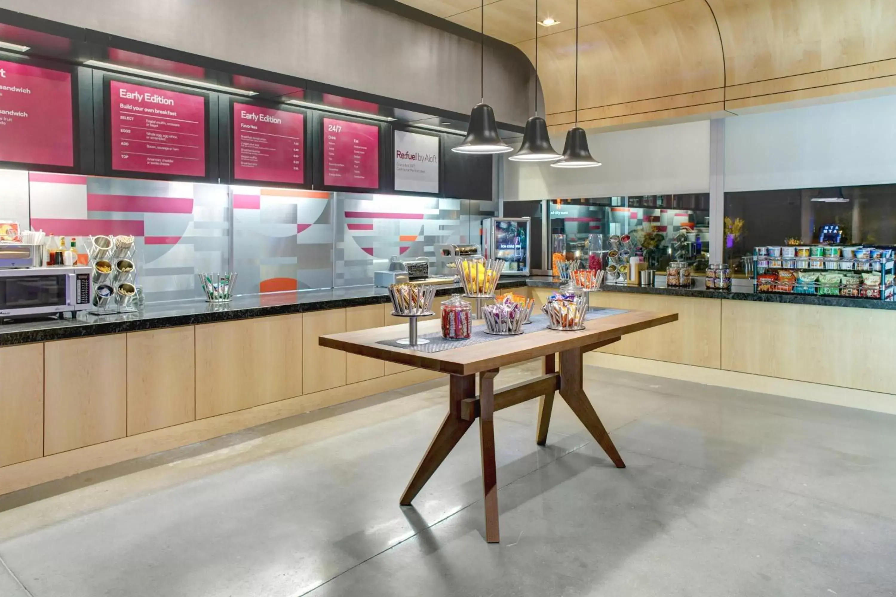 Restaurant/places to eat, Kitchen/Kitchenette in Aloft Durham Downtown