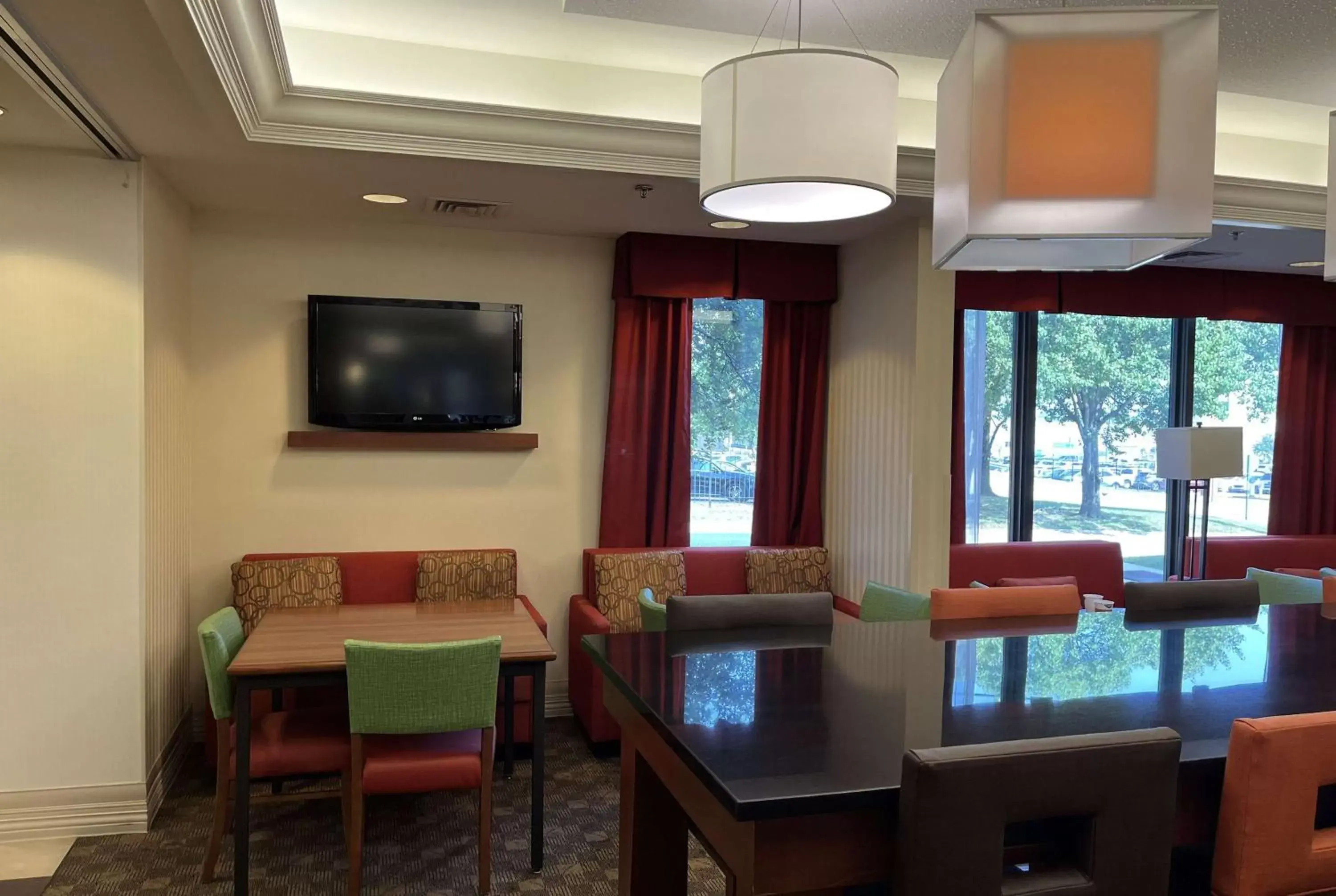 Restaurant/places to eat, Seating Area in Wingate by Wyndham St Louis Airport