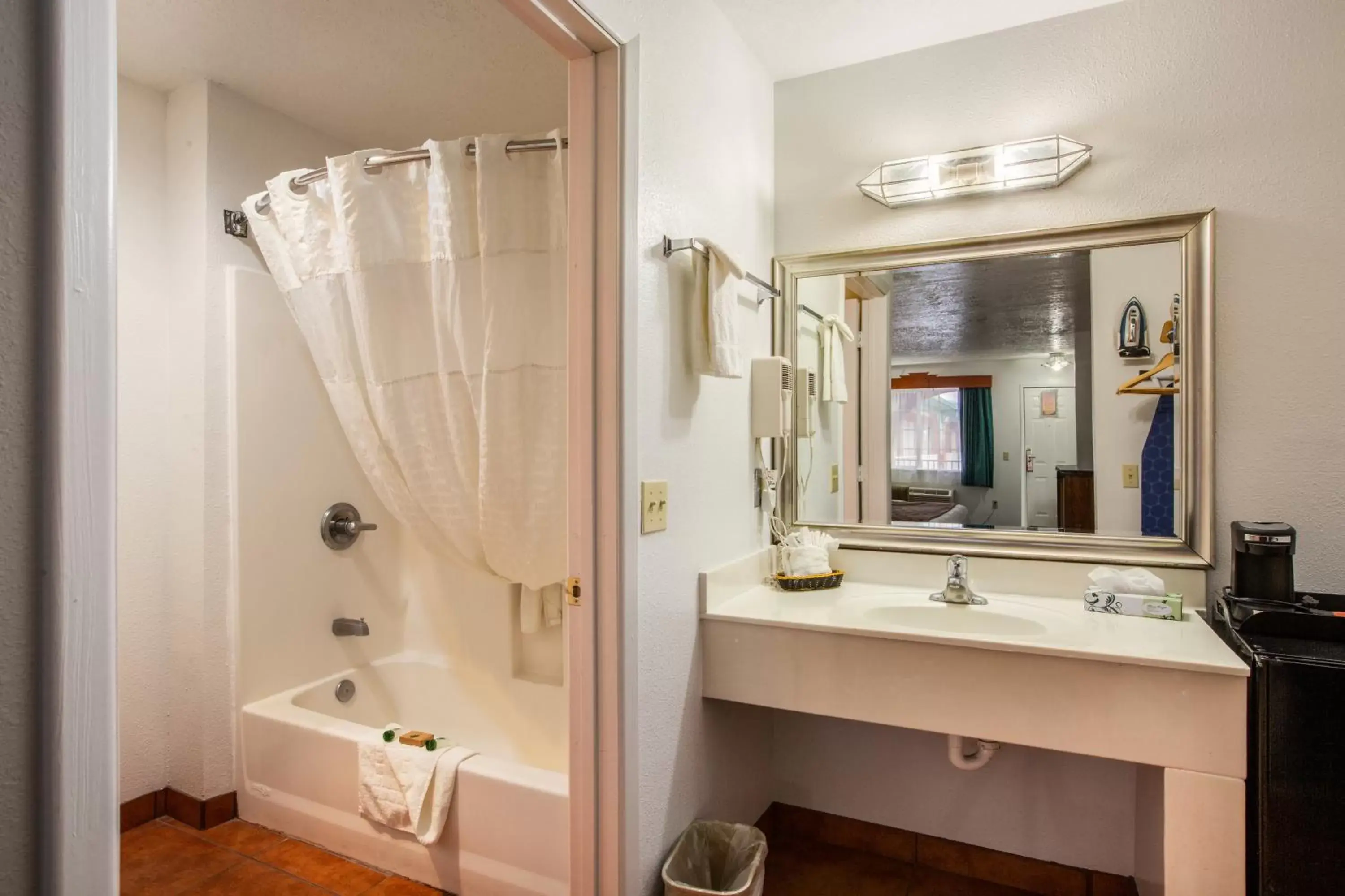 Bathroom in Sandia Peak Inn at Old Town Albuquerque