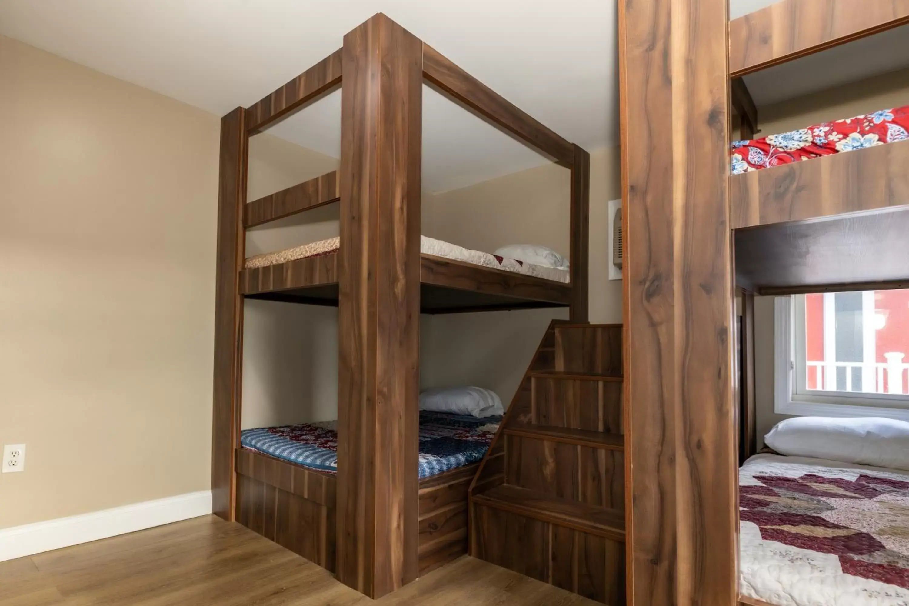 Bunk Bed in Seaside Sands Inn