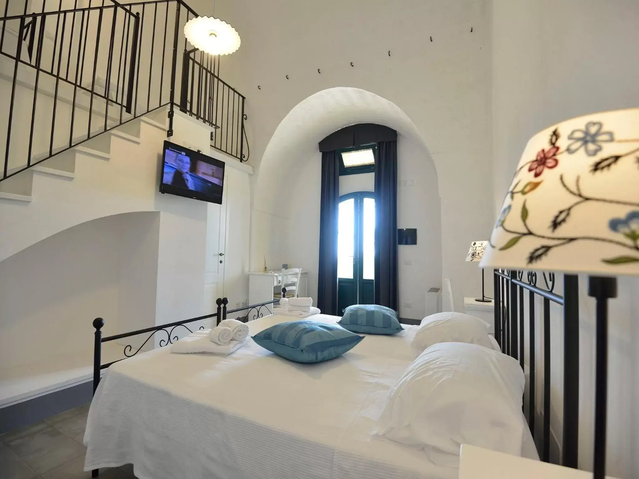 Shower, Bed in Tenuta Orsanese