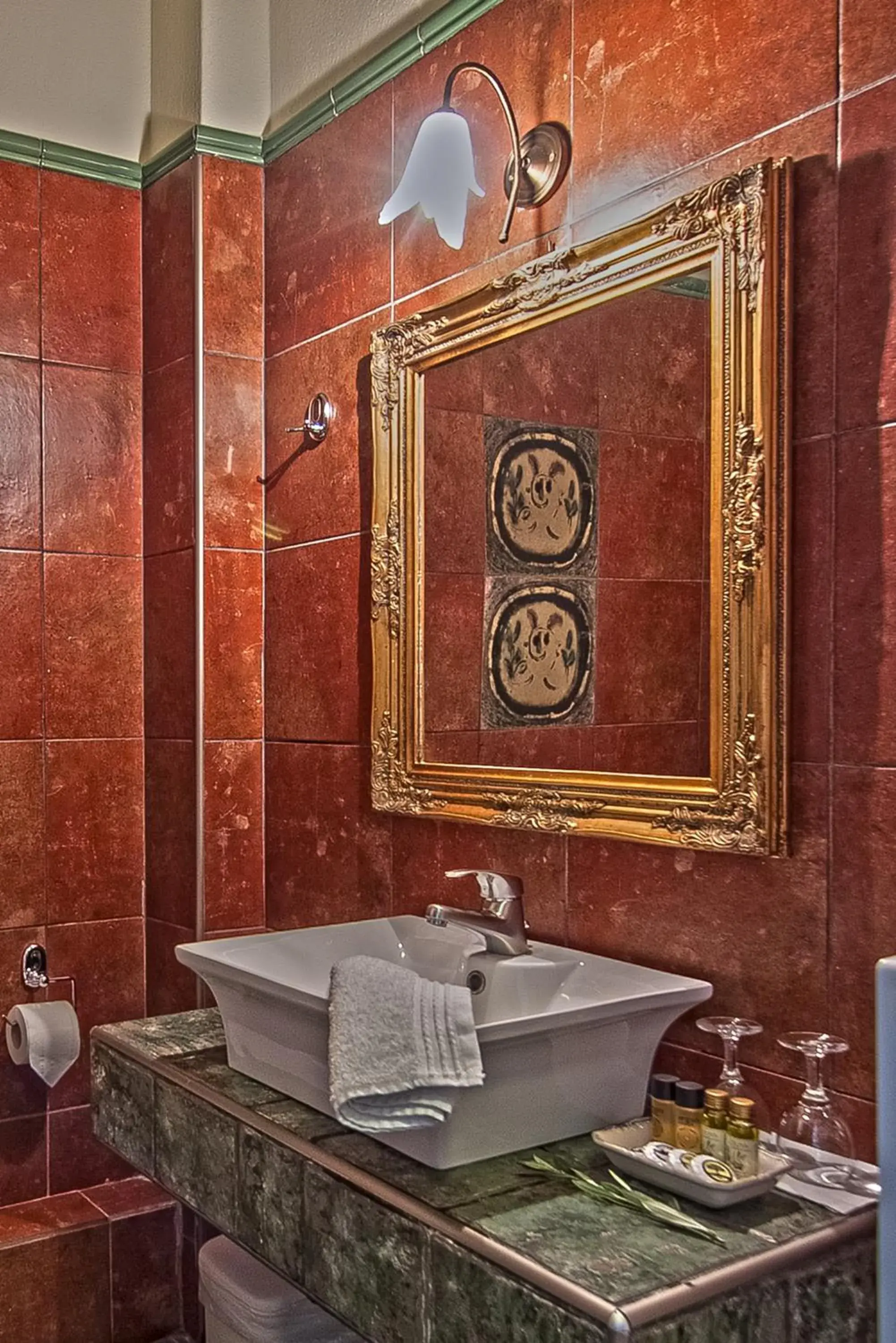 Bathroom in Hotel Doupiani House