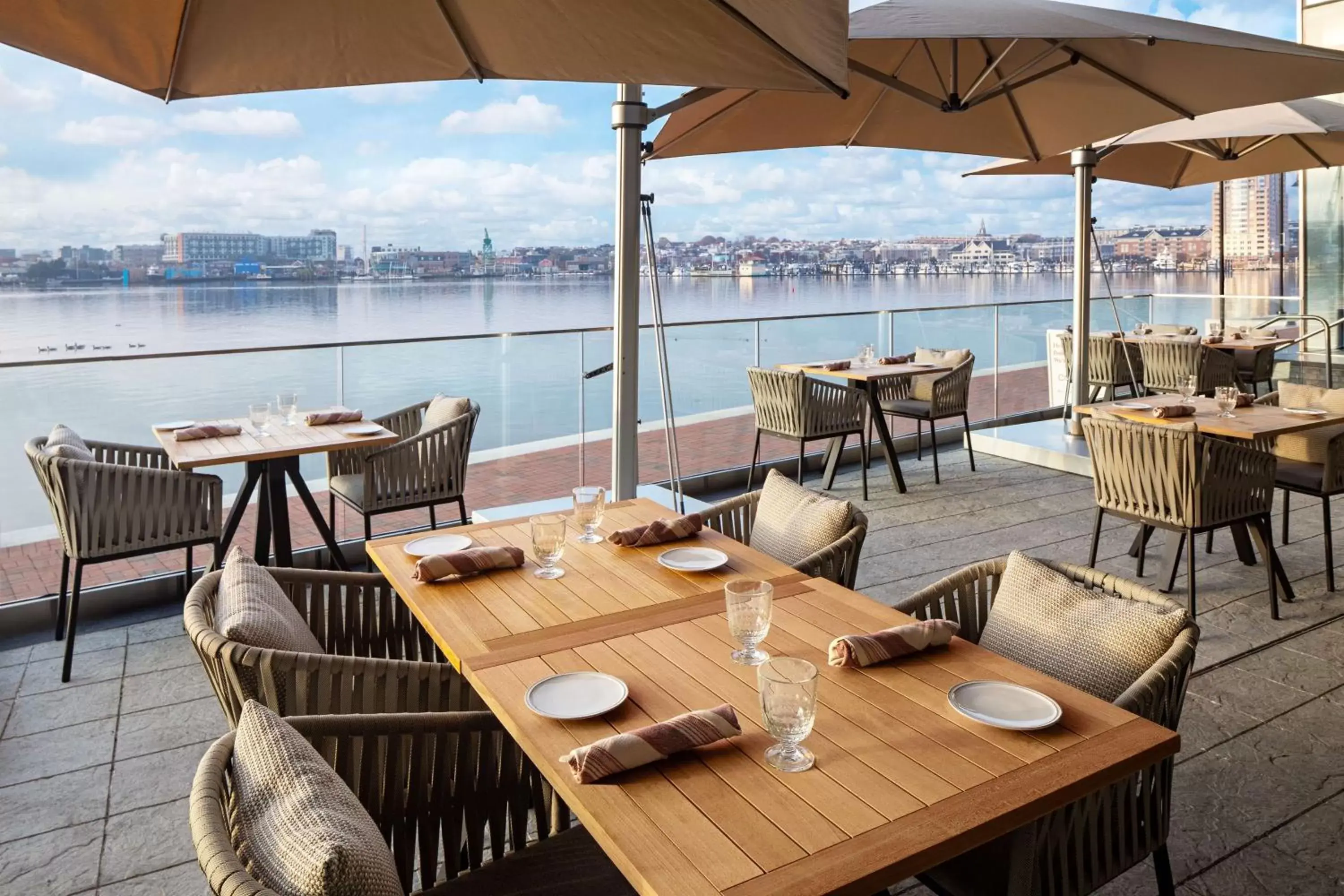Restaurant/Places to Eat in Canopy By Hilton Baltimore Harbor Point - Newly Built