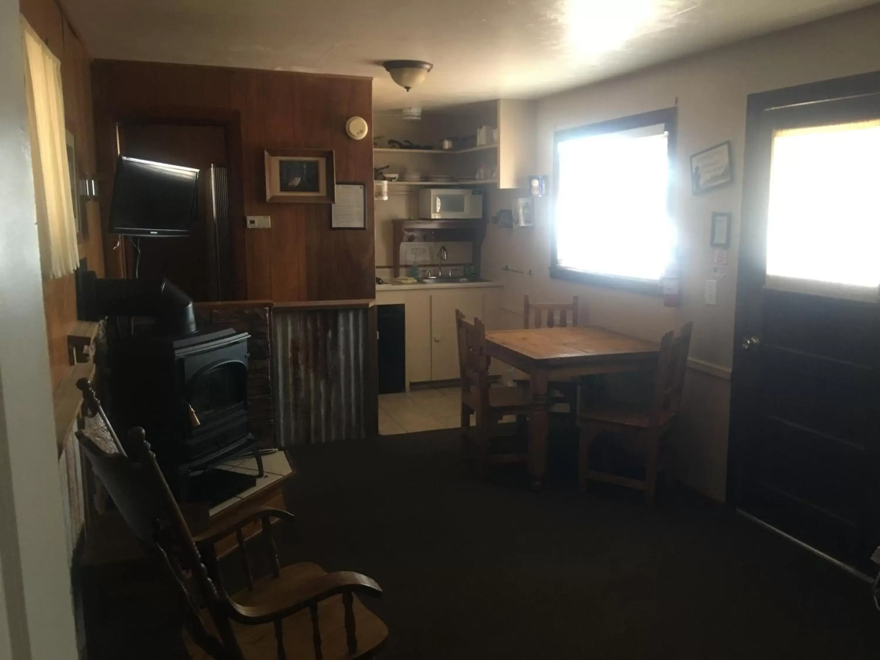 Kitchen/Kitchenette in Rainbows End Fishing Resort