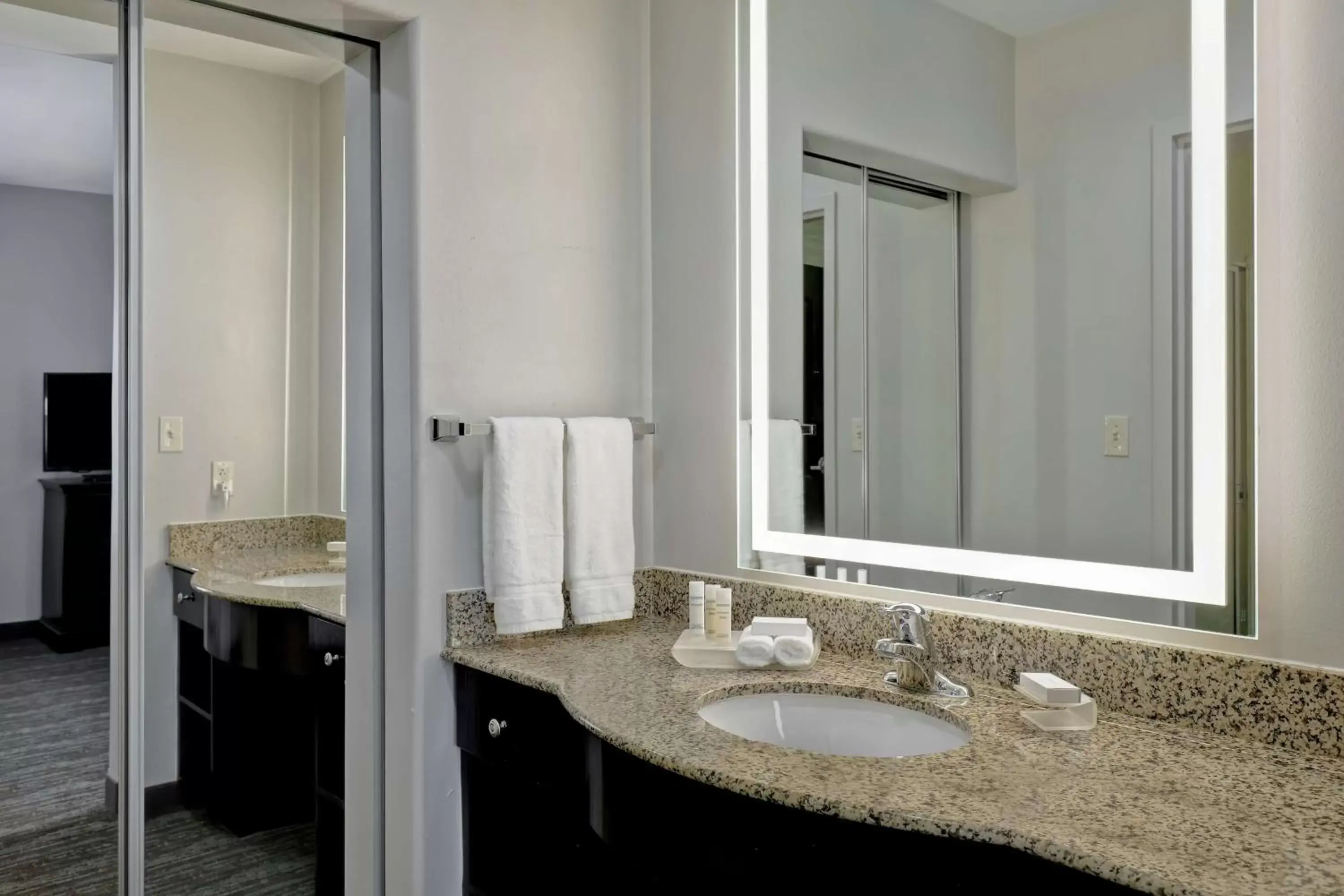 Bedroom, Bathroom in Homewood Suites by Hilton McAllen