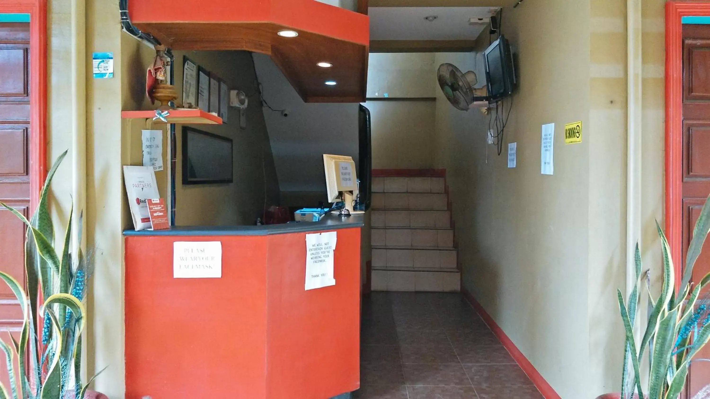 Lobby or reception in RedDoorz @ Bankal Lapulapu Lobby or reception in RedDoorz @ Bankal Lapulapu