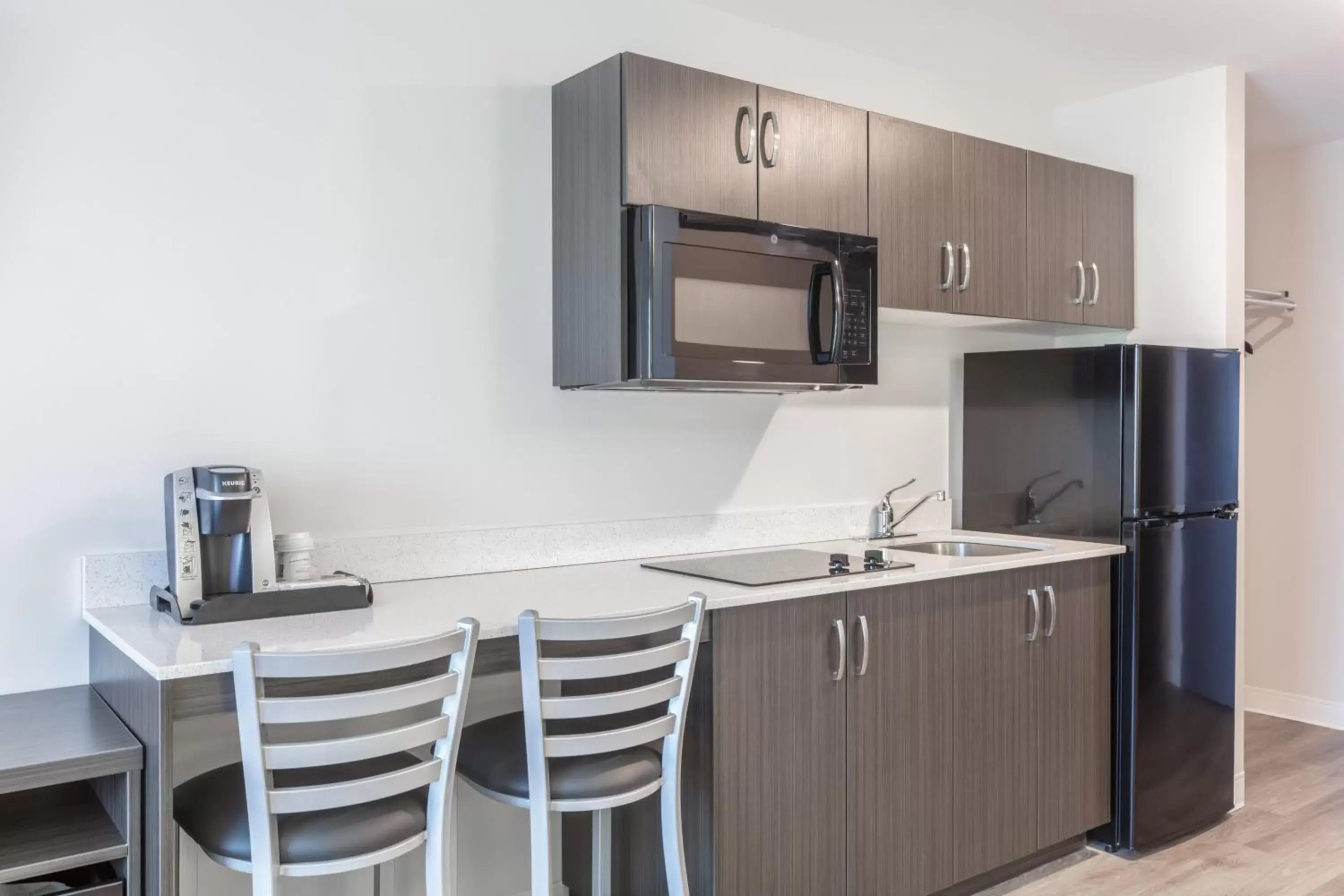 Kitchen/Kitchenette in Super 8 by Wyndham Winnipeg East MB