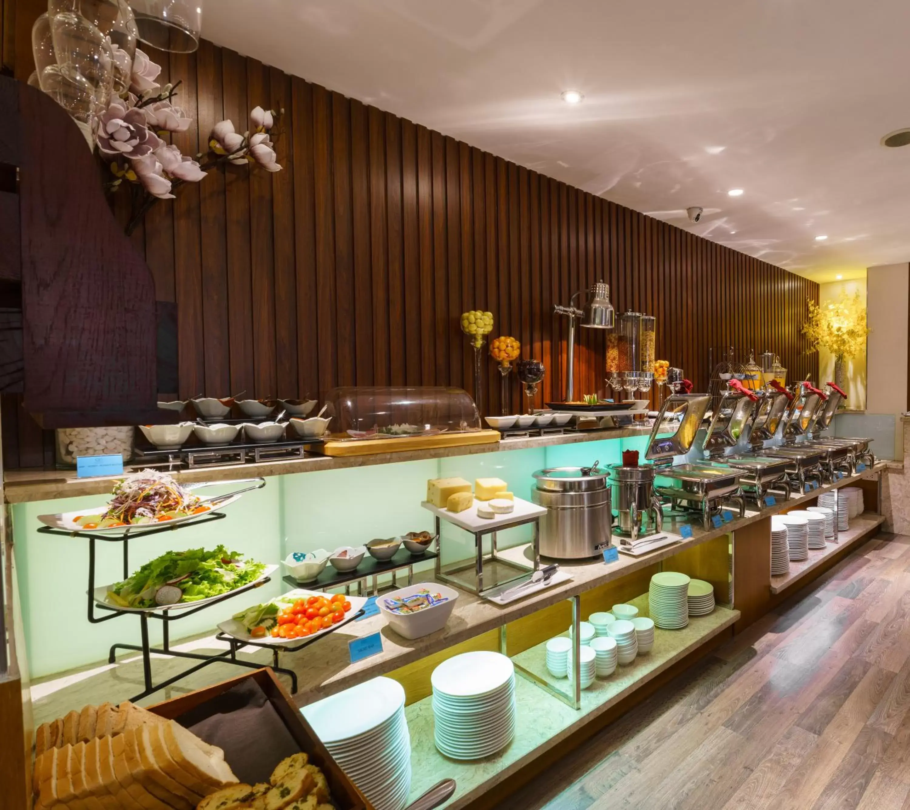 Buffet breakfast, Restaurant/Places to Eat in Roseland Corp Hotel